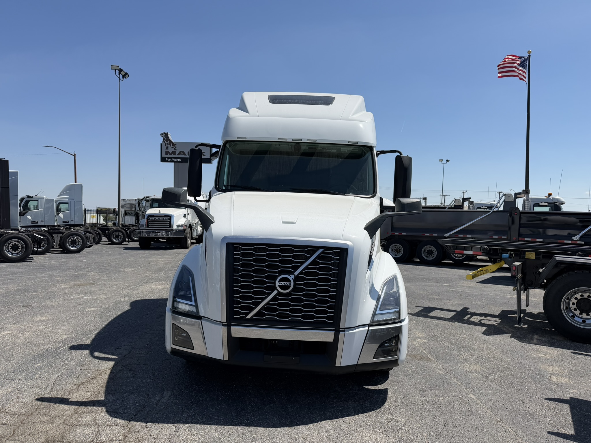 2024 Volvo - image 2