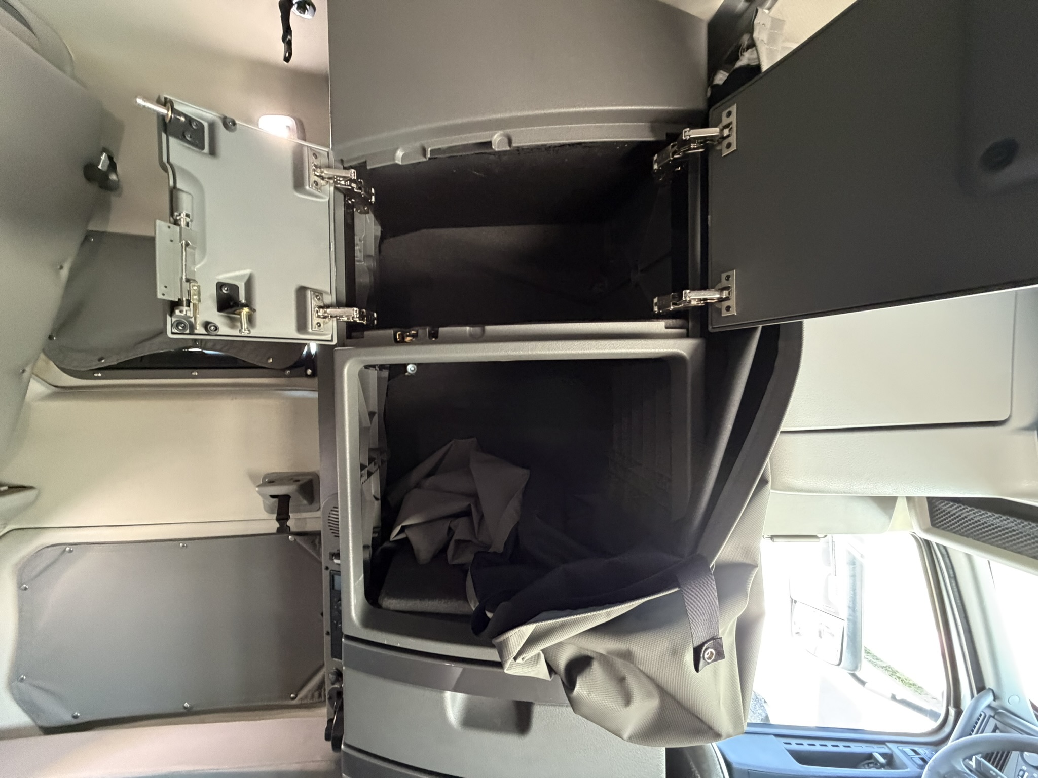 2024 Volvo - image 37