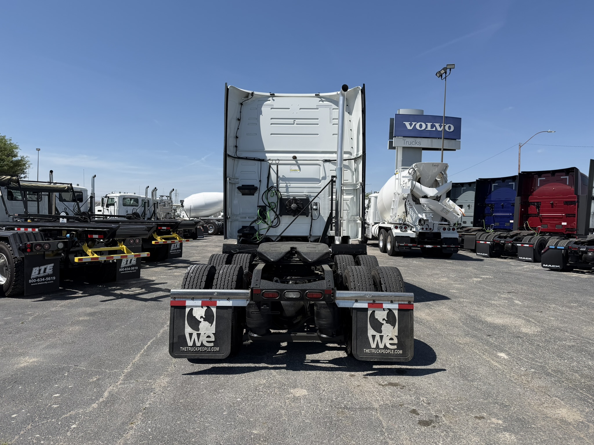 2024 Volvo - image 6