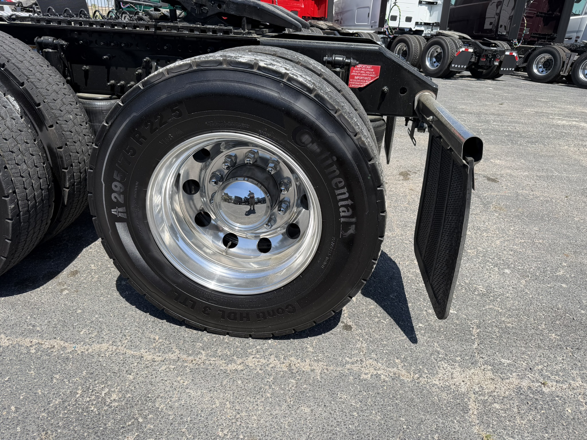 2024 Volvo - image 12