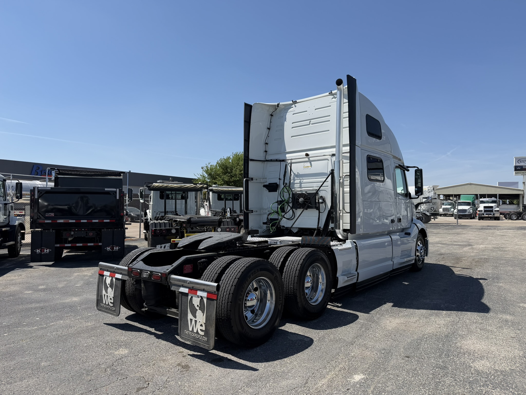 2024 Volvo - image 5