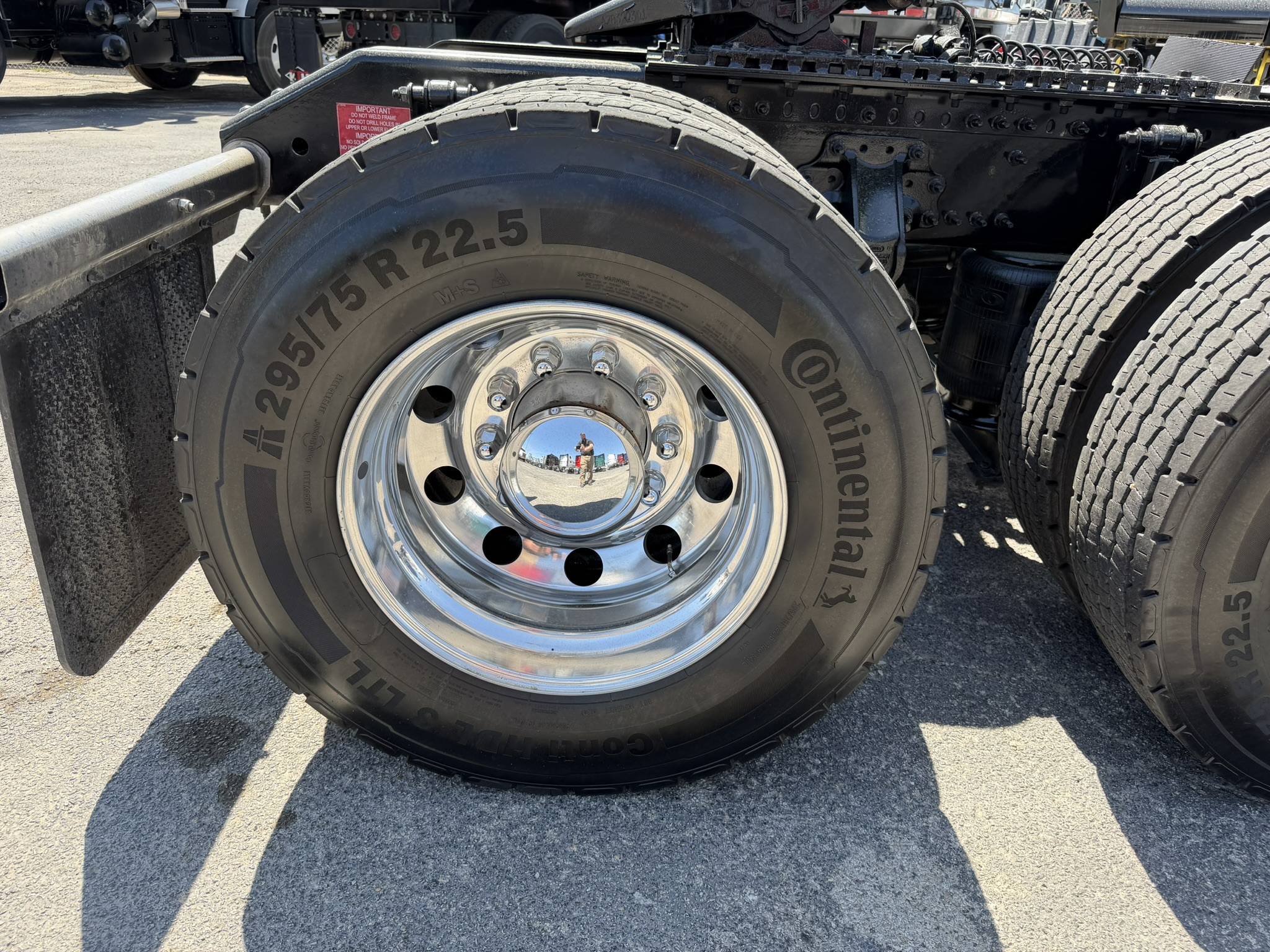 2024 Volvo - image 16