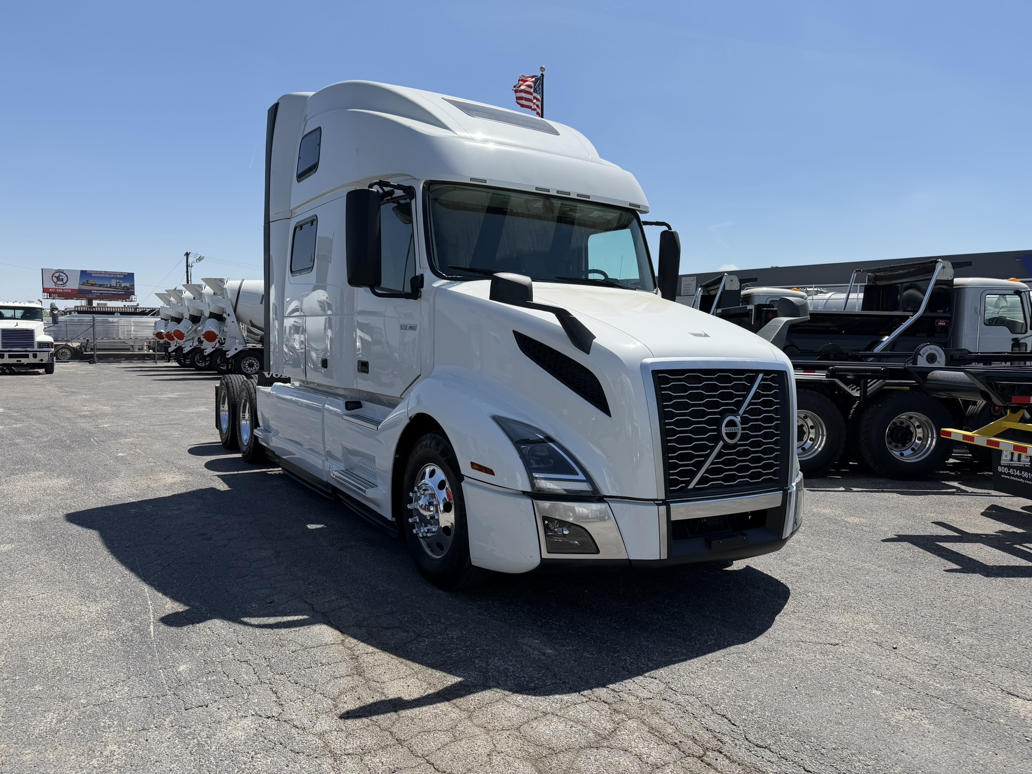 2024 Volvo - image 3