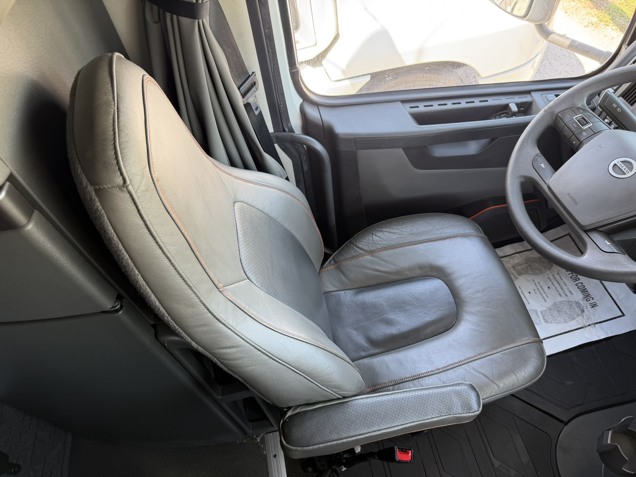 2024 Volvo - image 30