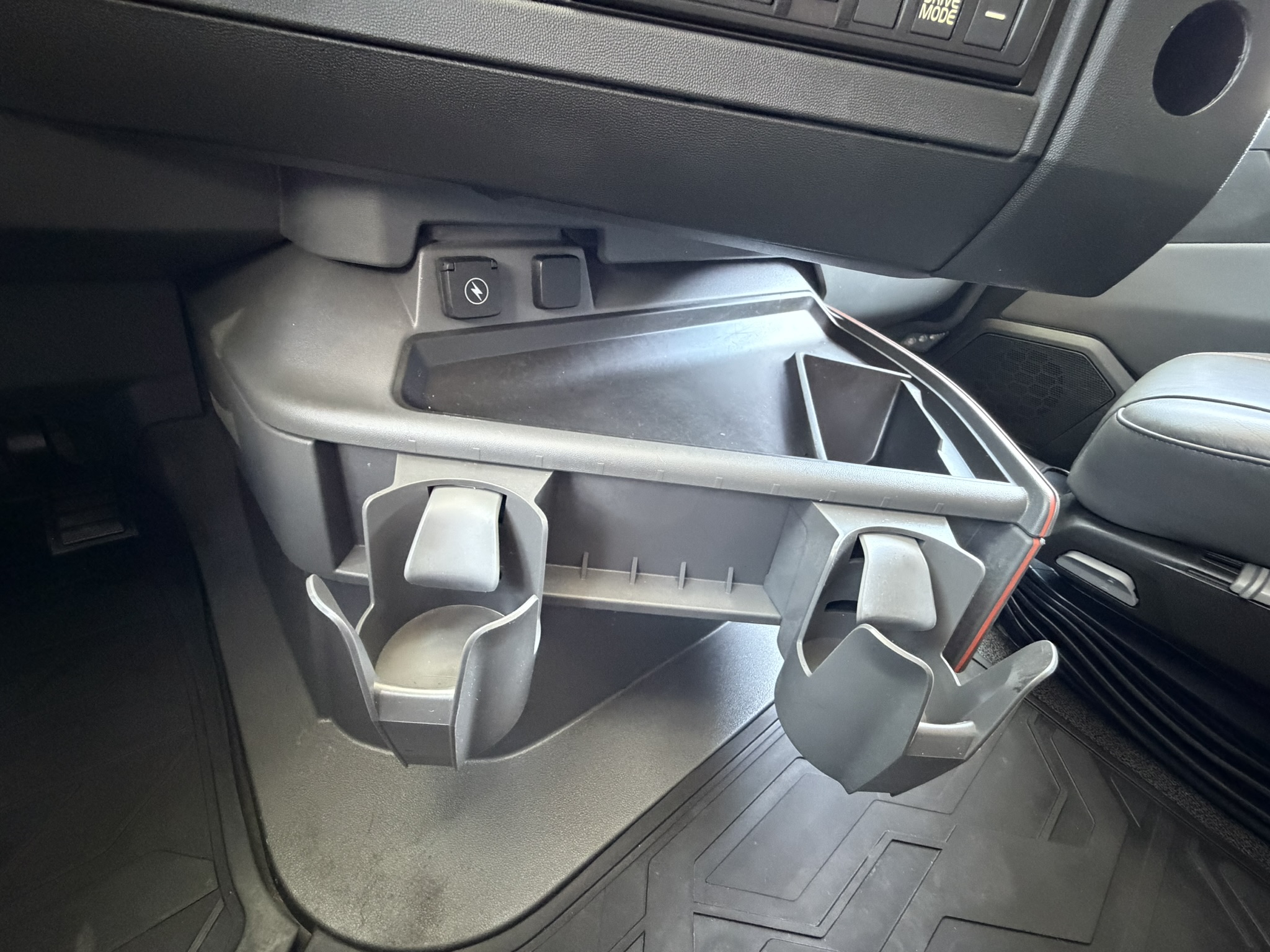 2024 Volvo - image 33