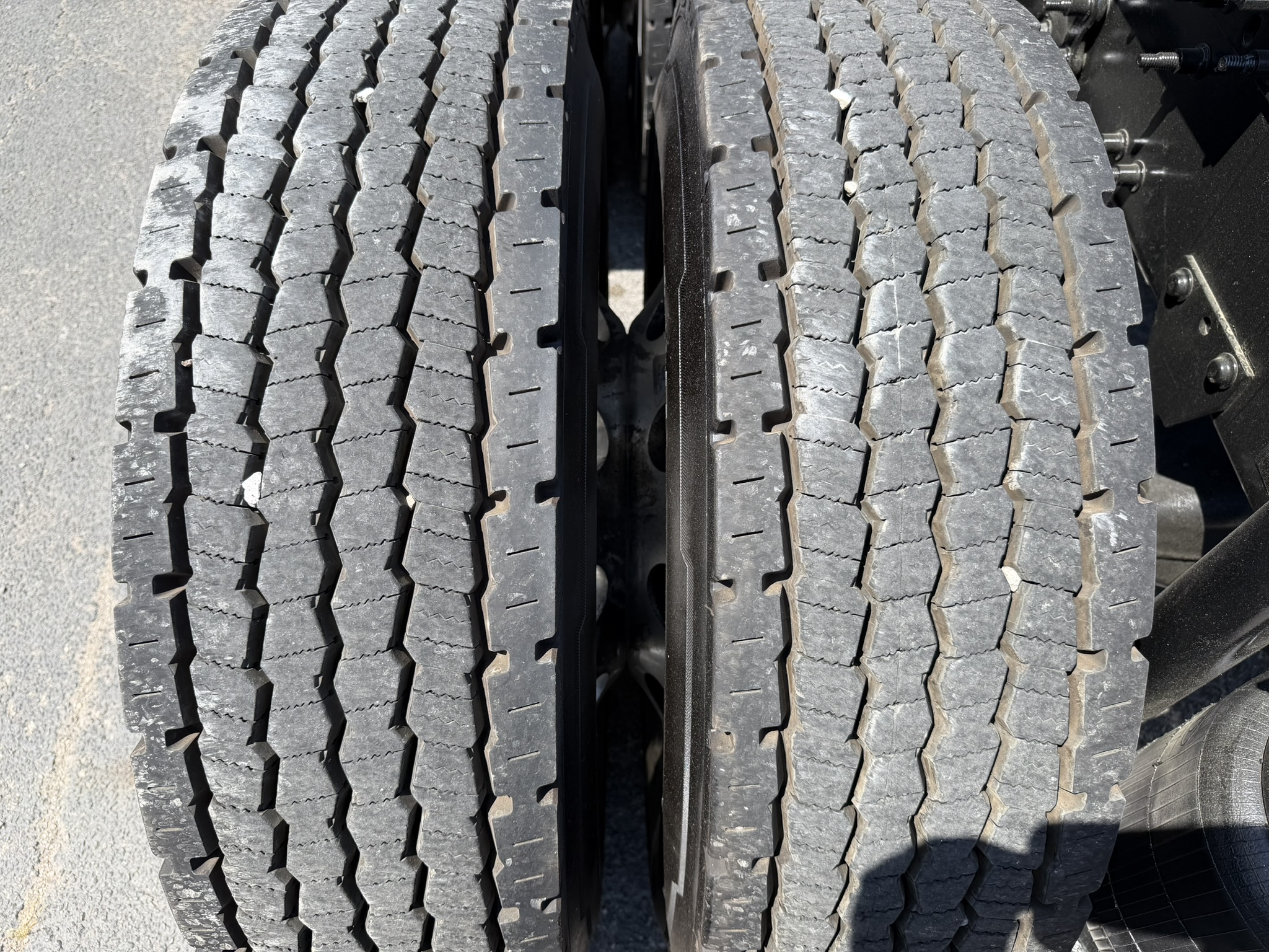 2024 Volvo - image 13