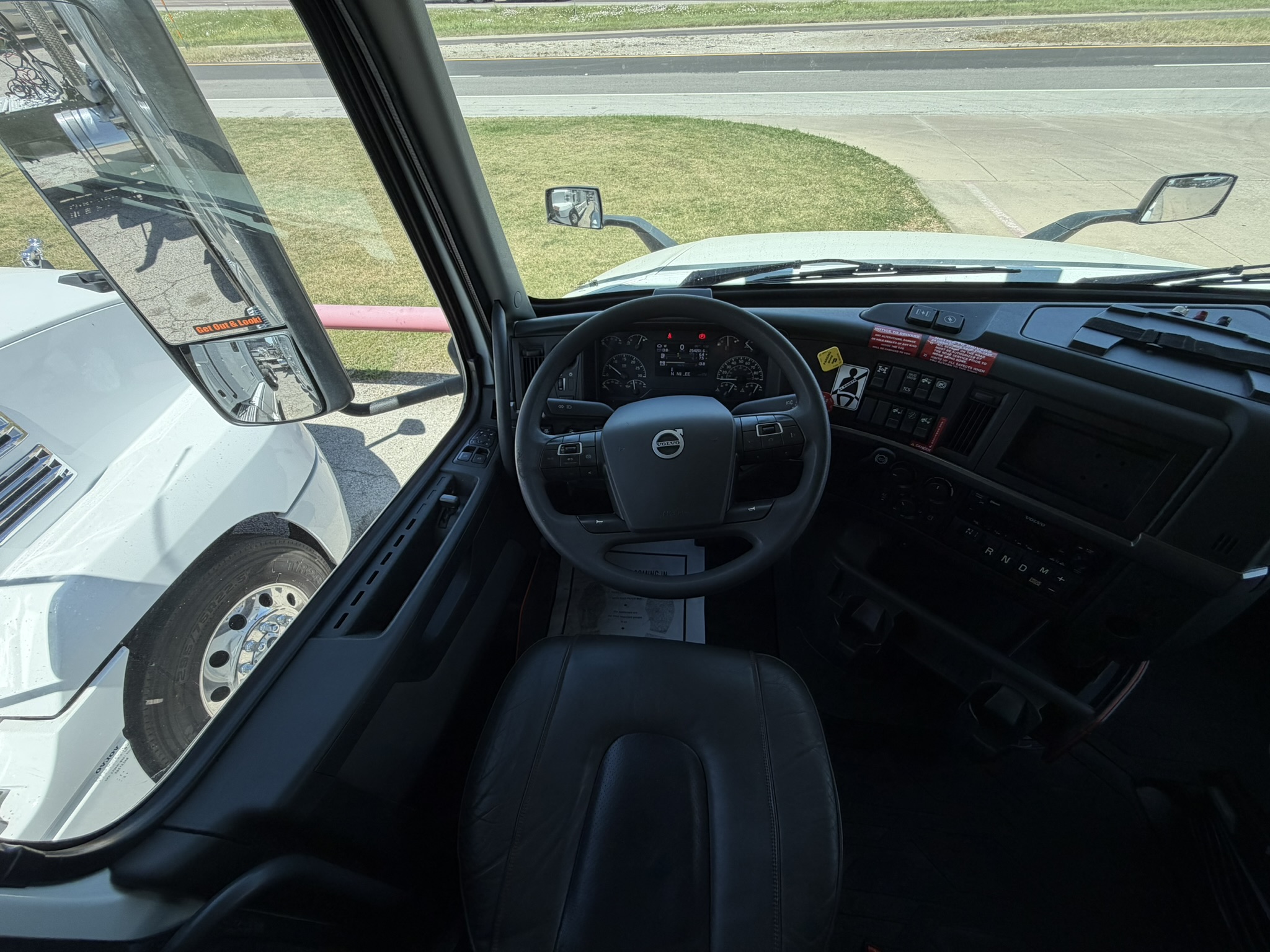 2024 Volvo - image 26