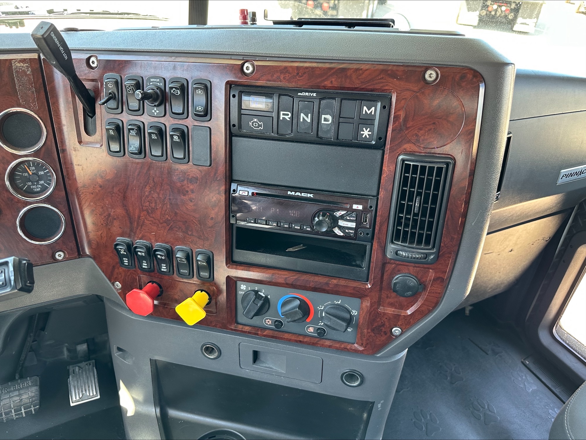 2017 Mack Pinnacle - image 17