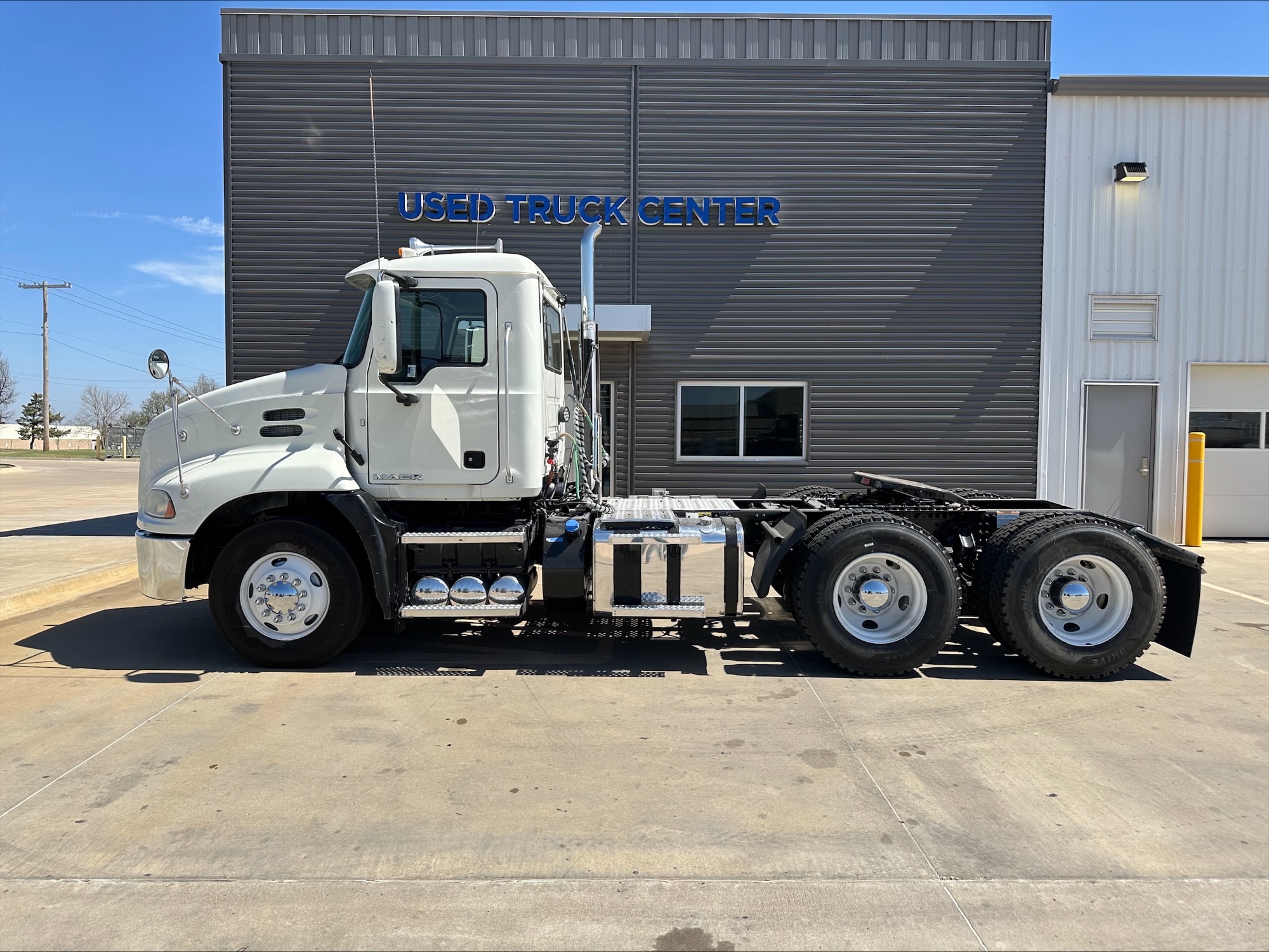 2017 Mack Pinnacle - image 8