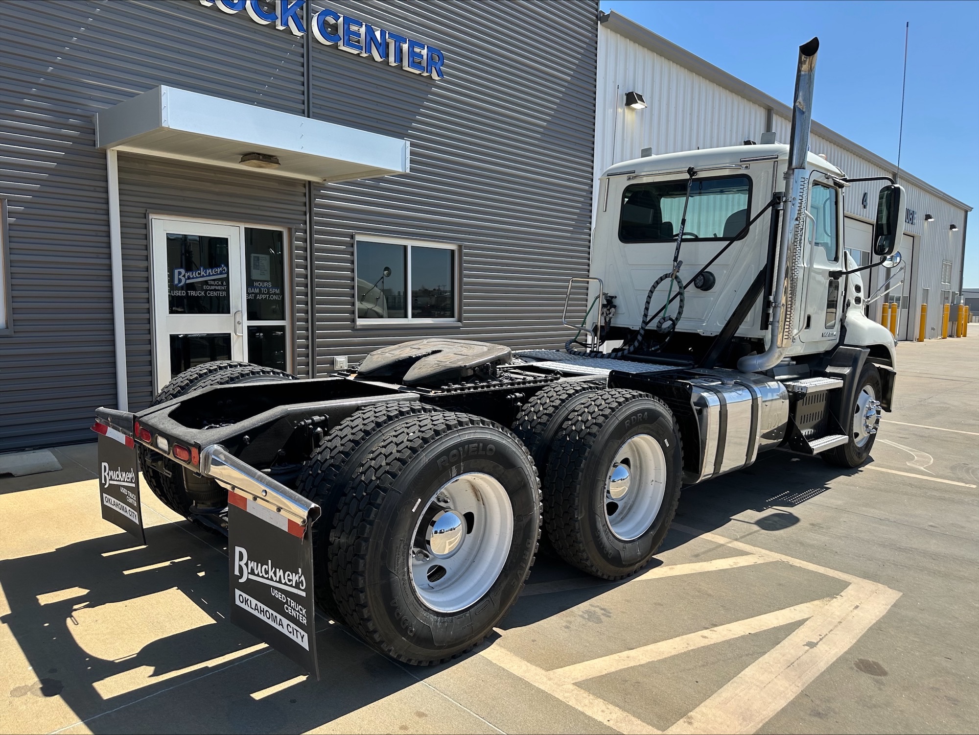 2017 Mack Pinnacle - image 5