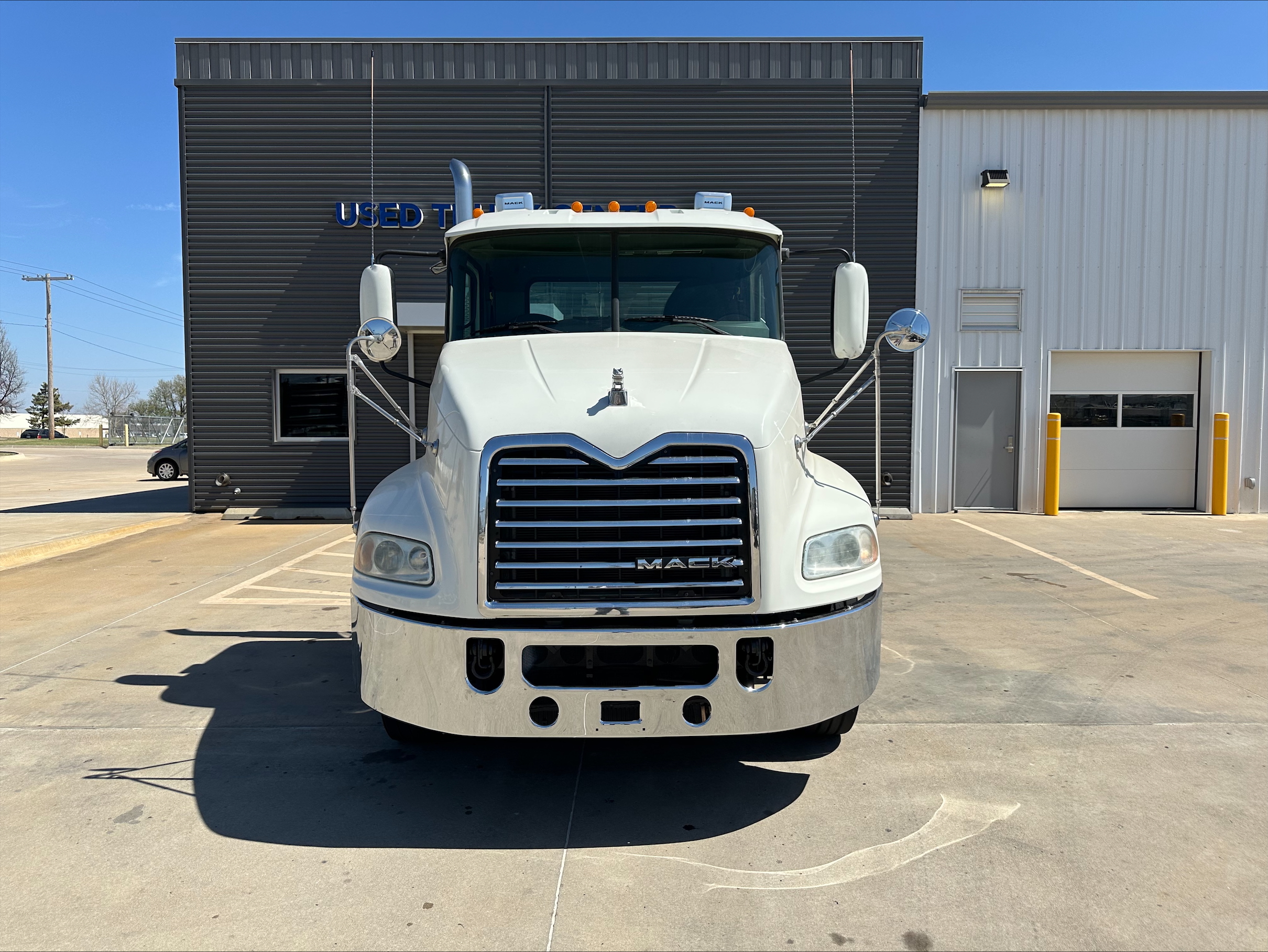 2017 Mack Pinnacle - image 2