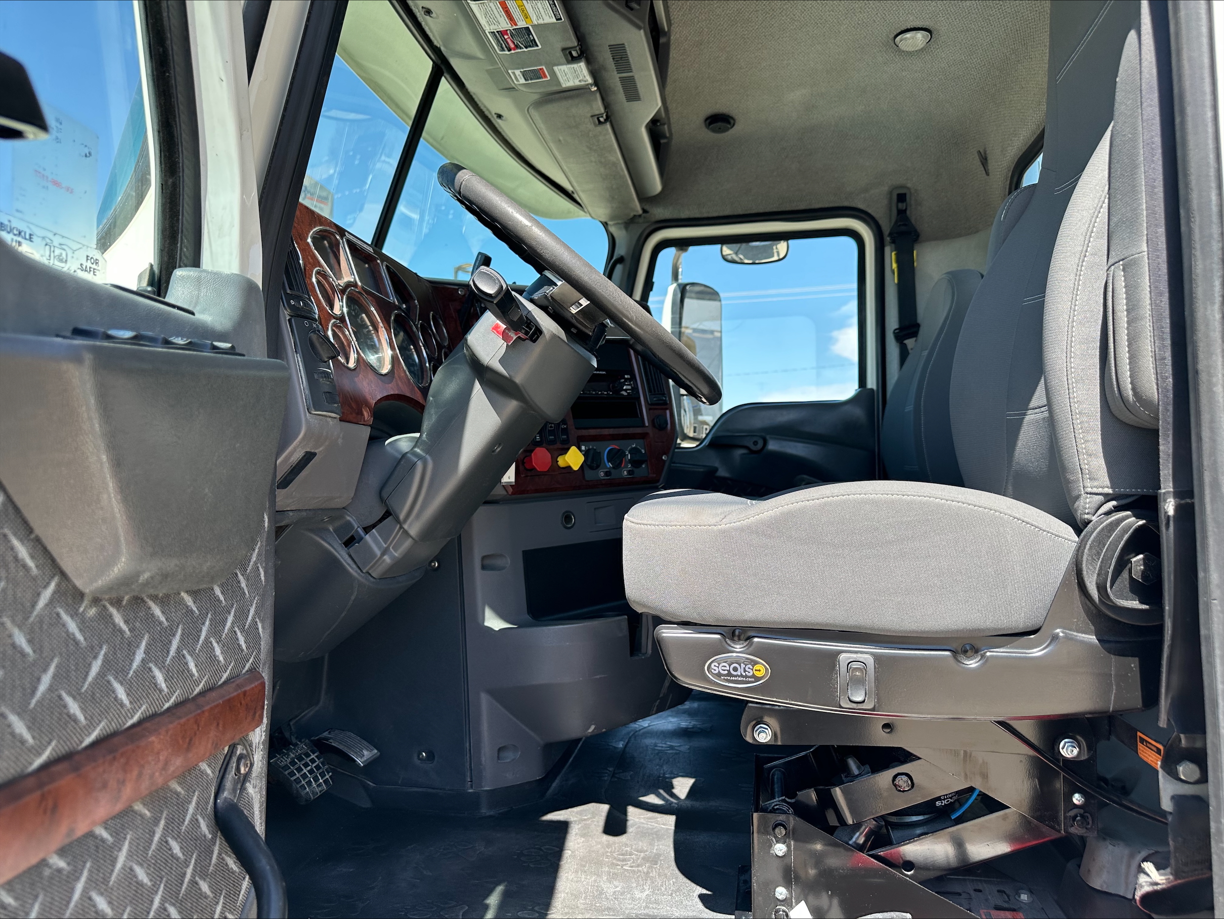 2017 Mack Pinnacle - image 12