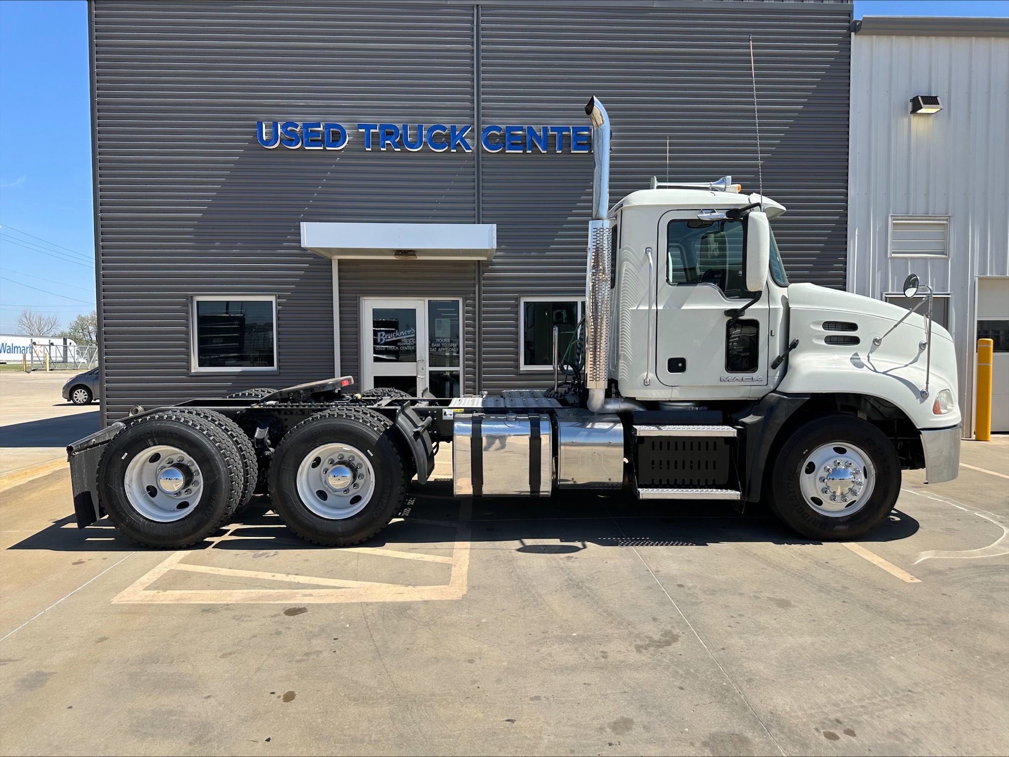 2017 Mack Pinnacle - image 4