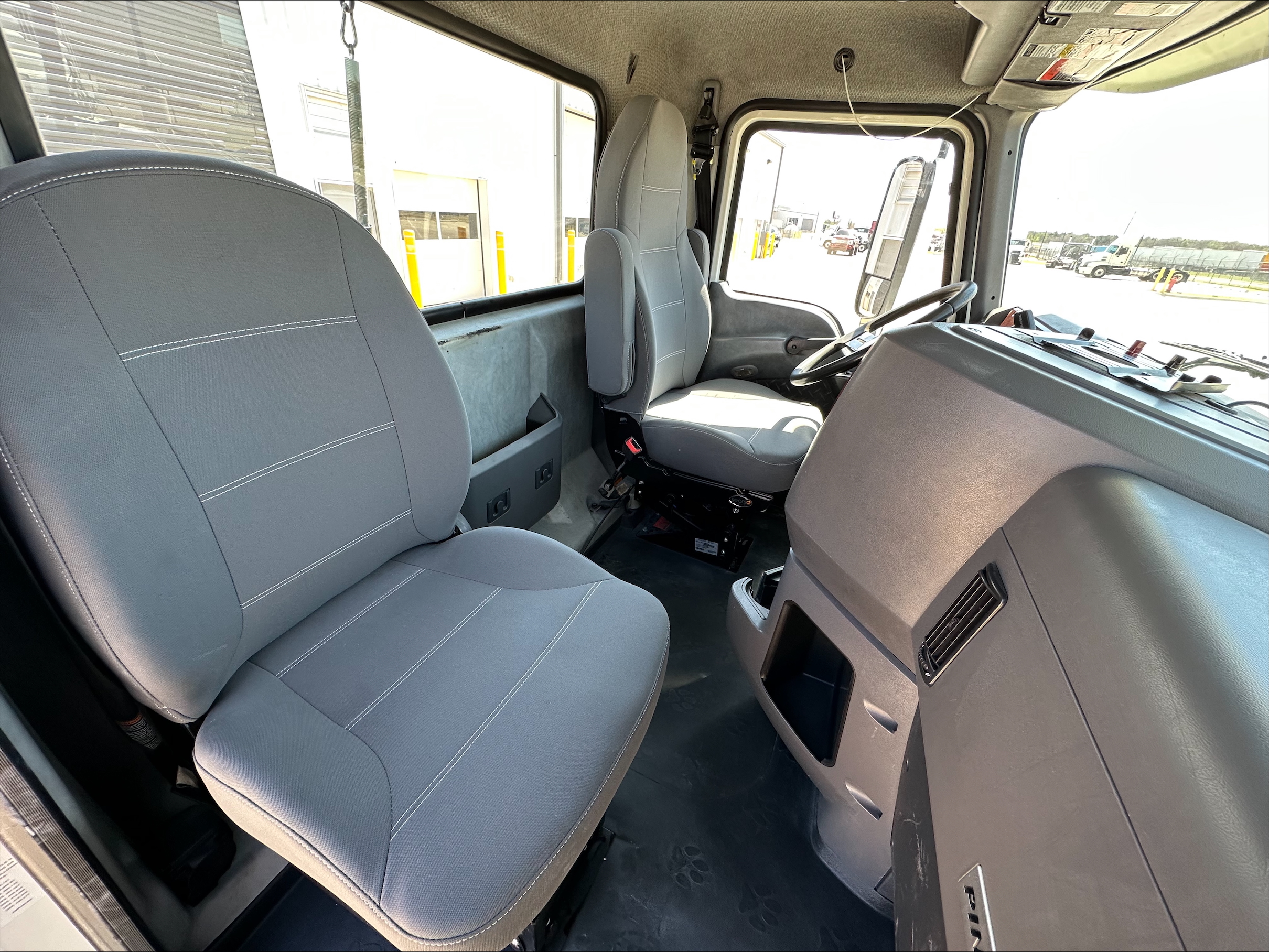 2017 Mack Pinnacle - image 15