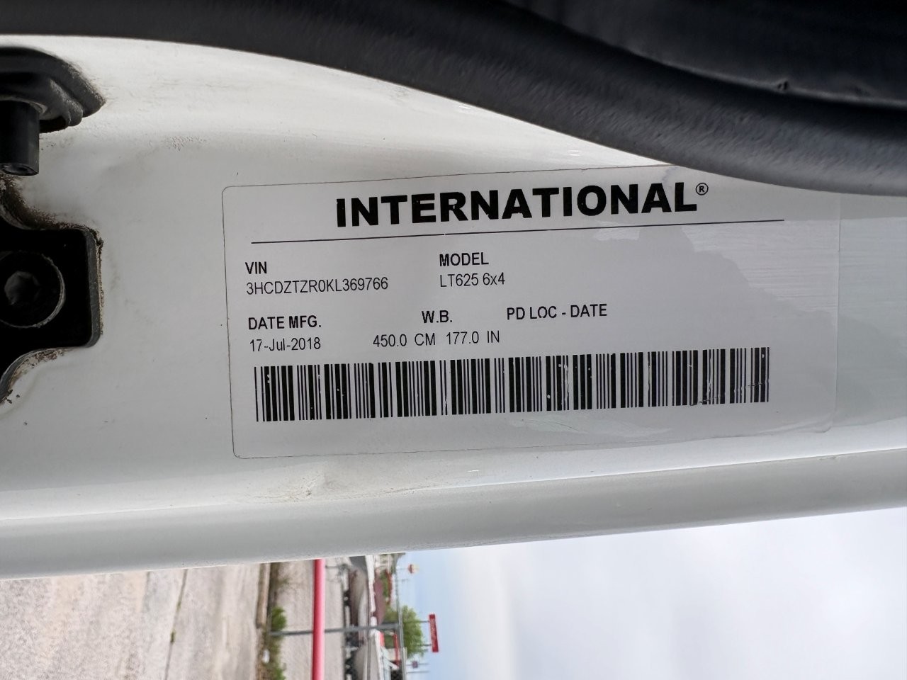 2019 International LT - image 24