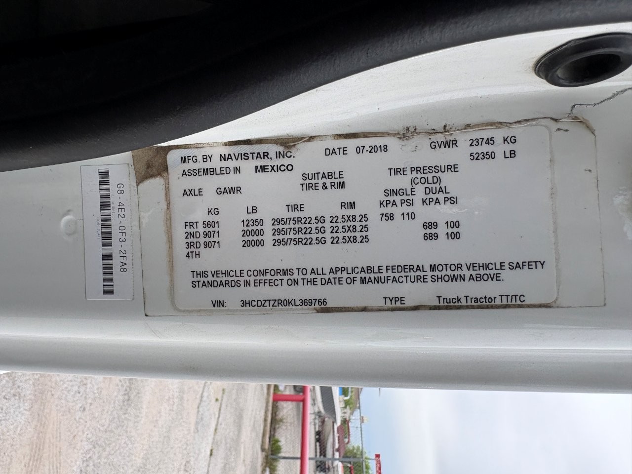 2019 International LT - image 23