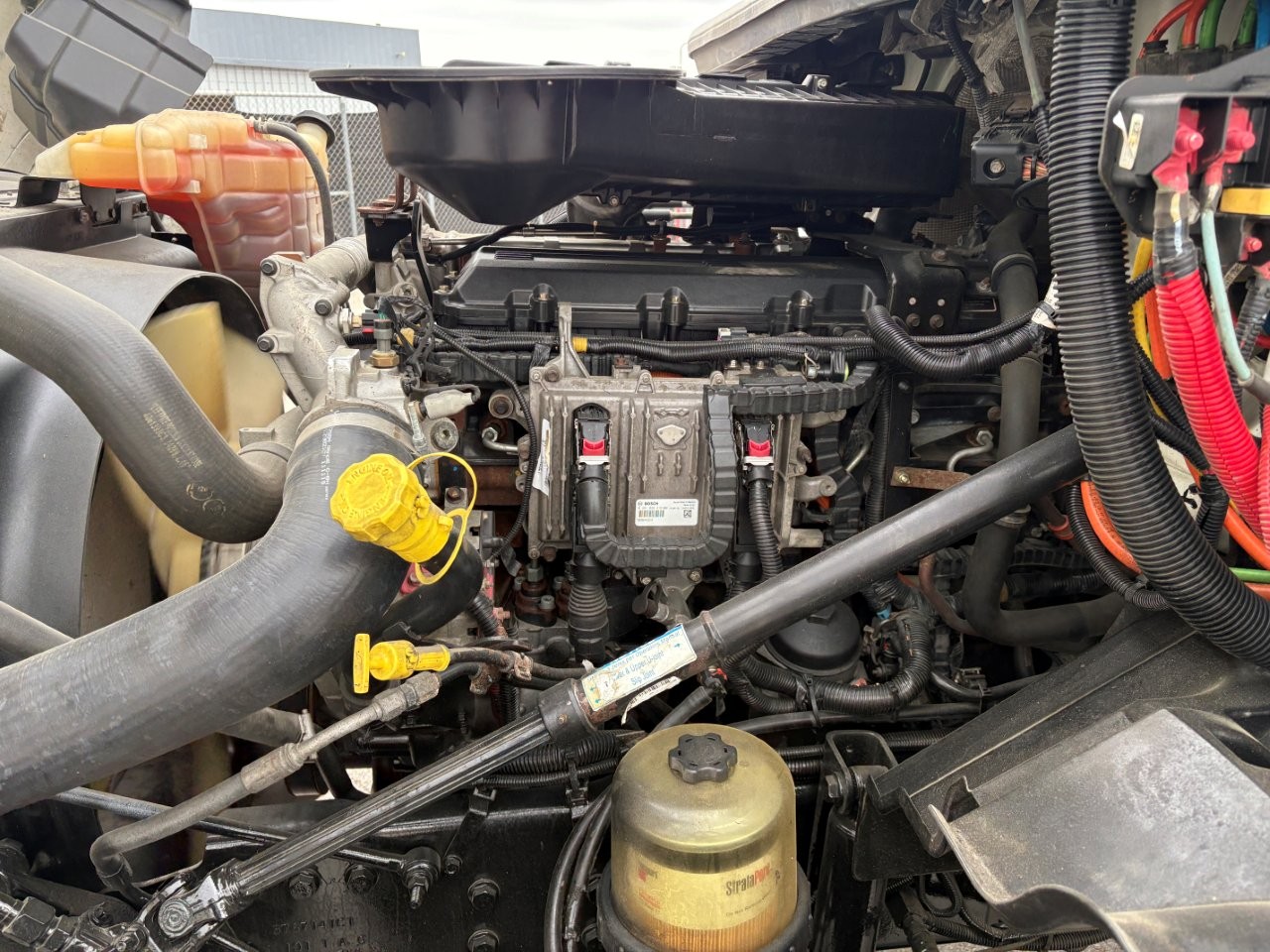 2019 International LT - image 9