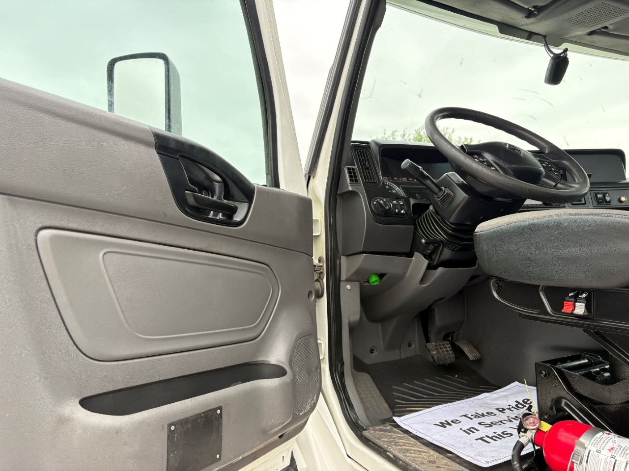 2019 International LT - image 18