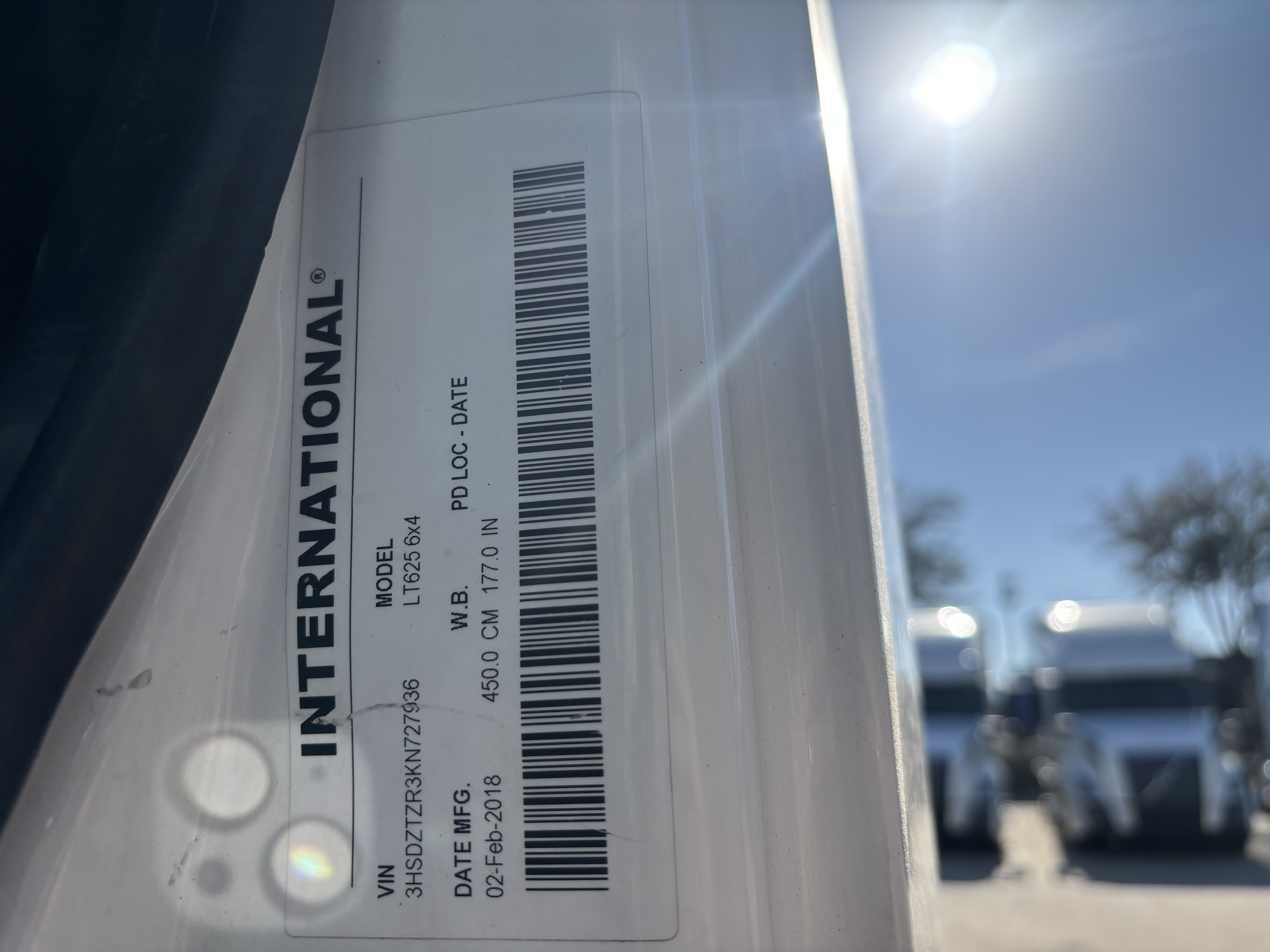 2019 International LT - image 28