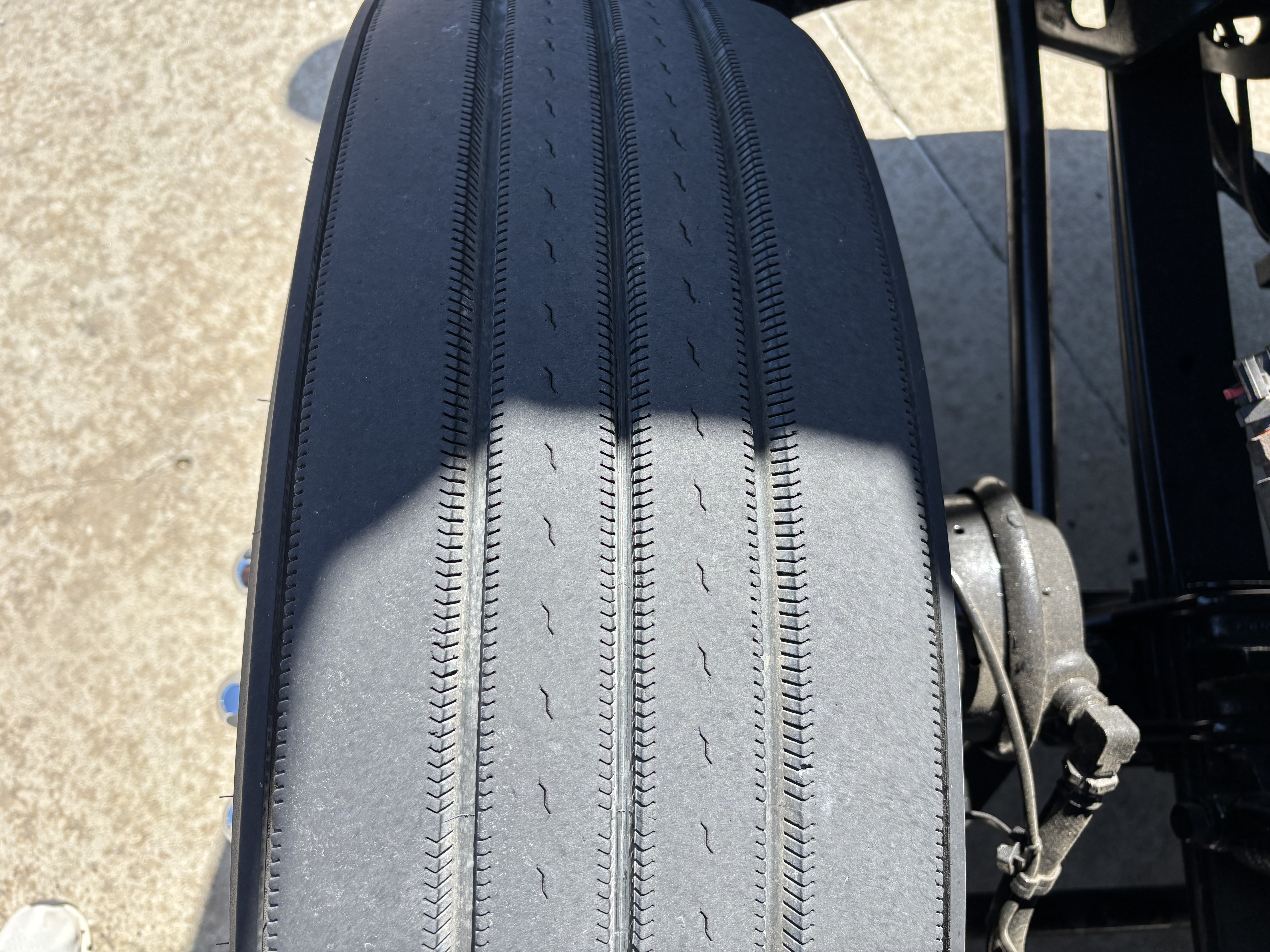 2019 International LT - image 17