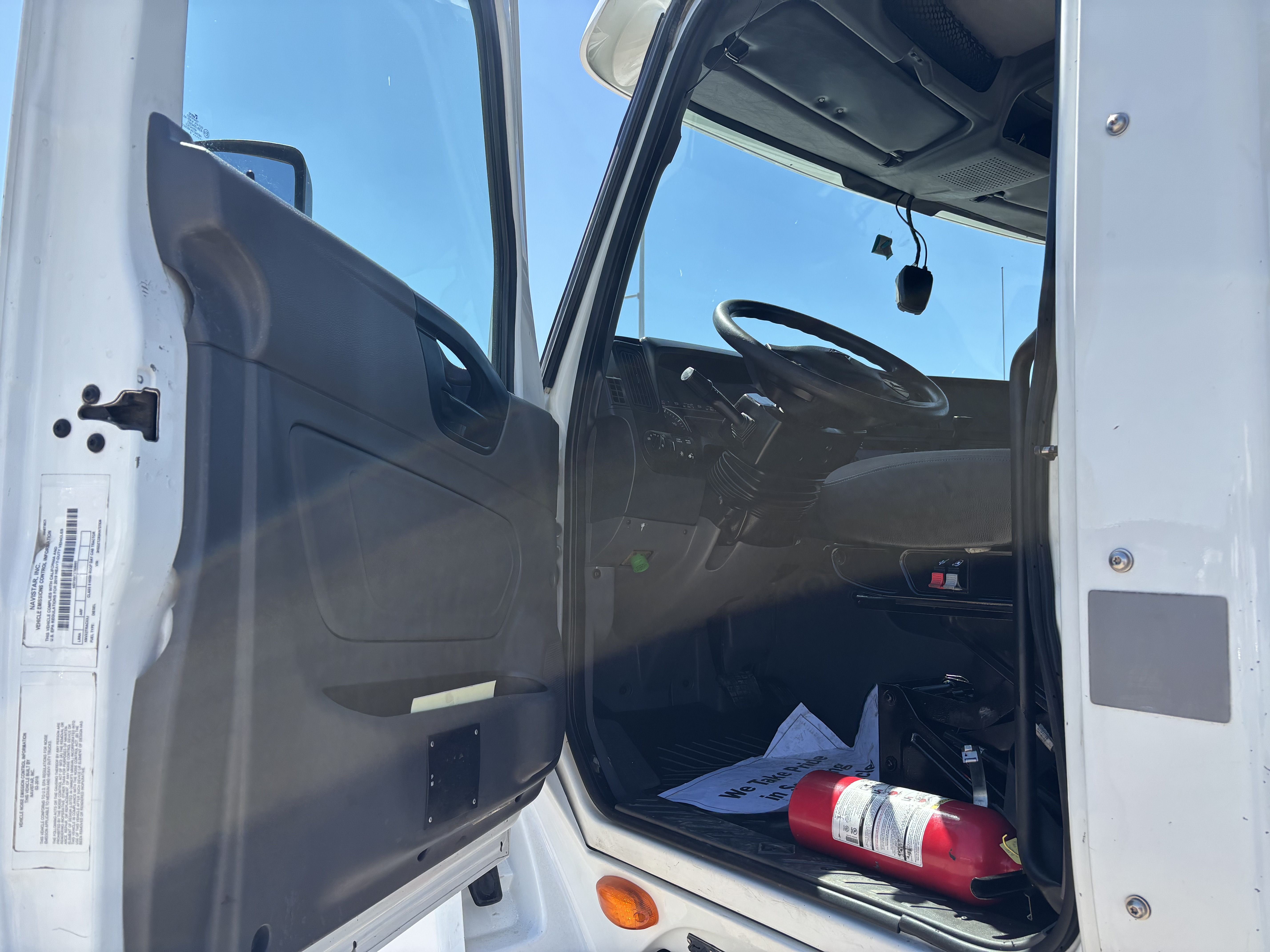 2019 International LT - image 20