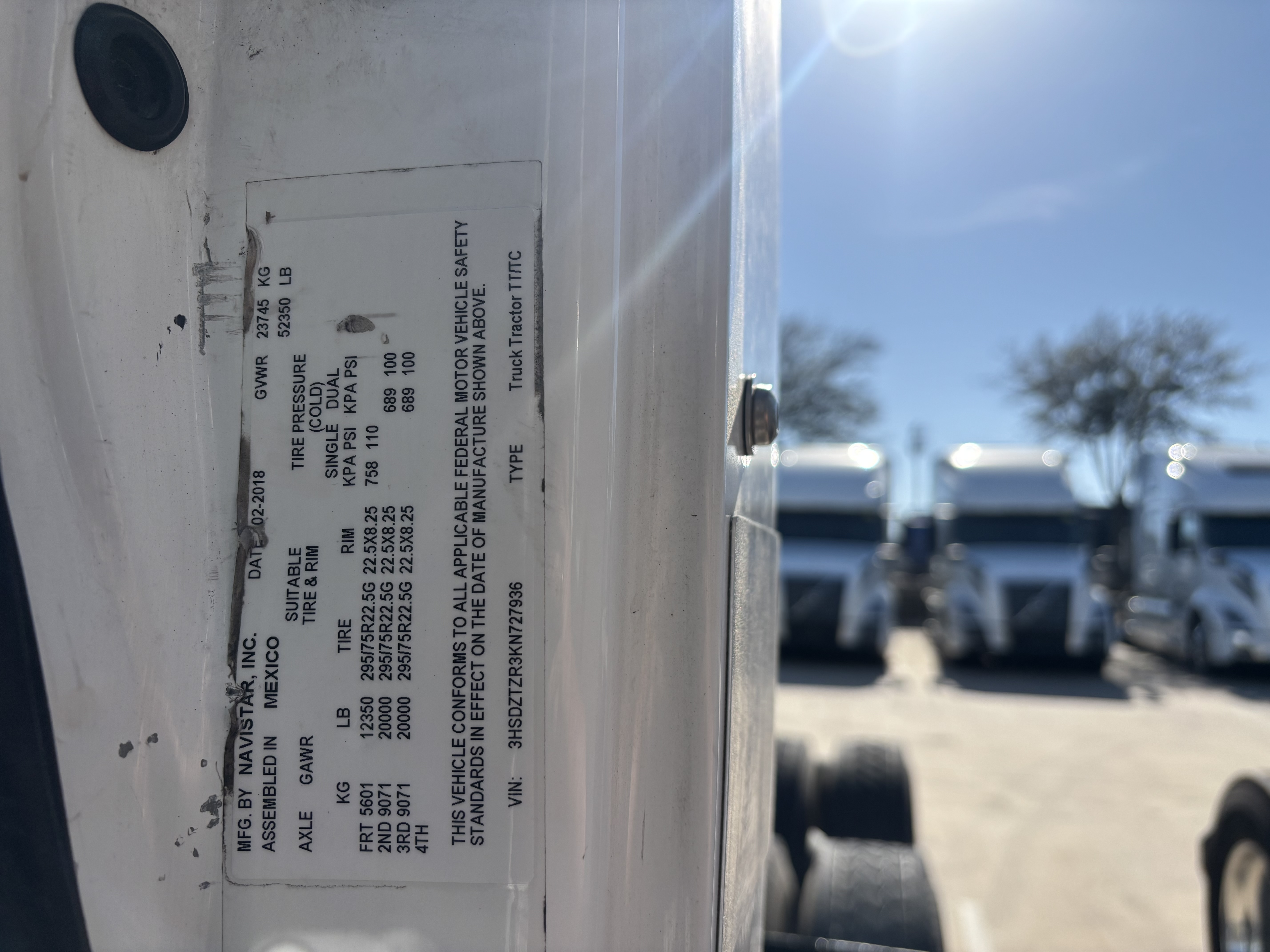 2019 International LT - image 27