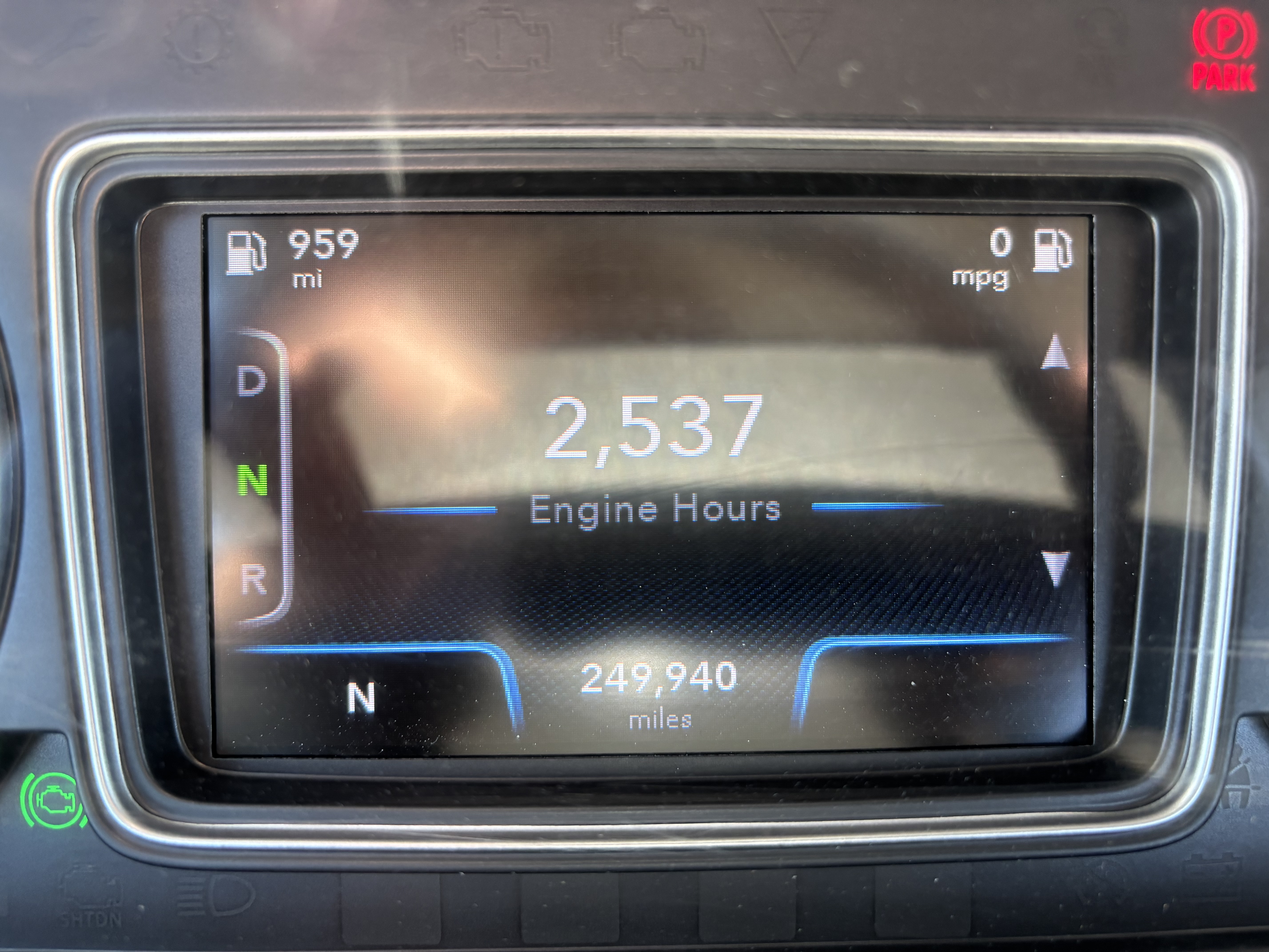 2019 International LT - image 25