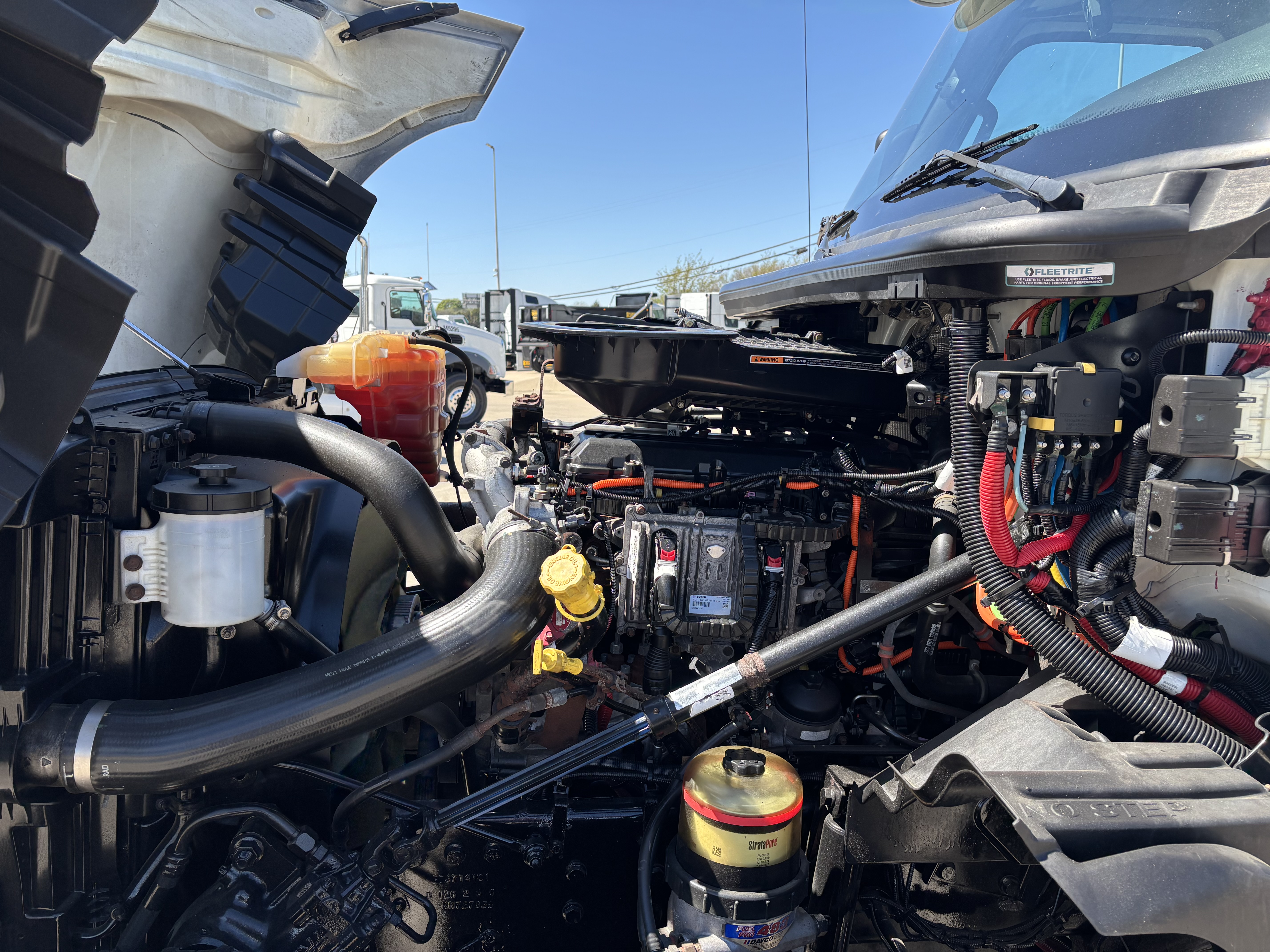 2019 International LT - image 9