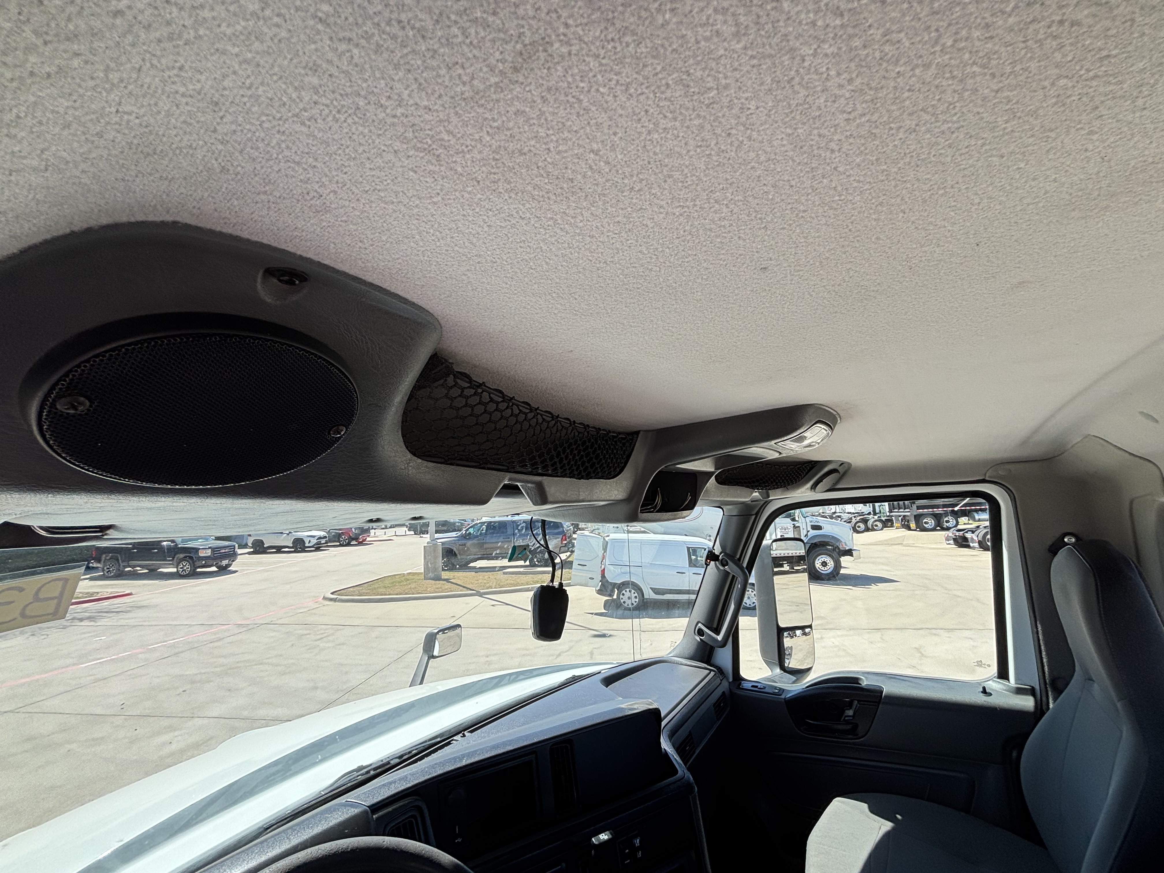 2019 International LT - image 22