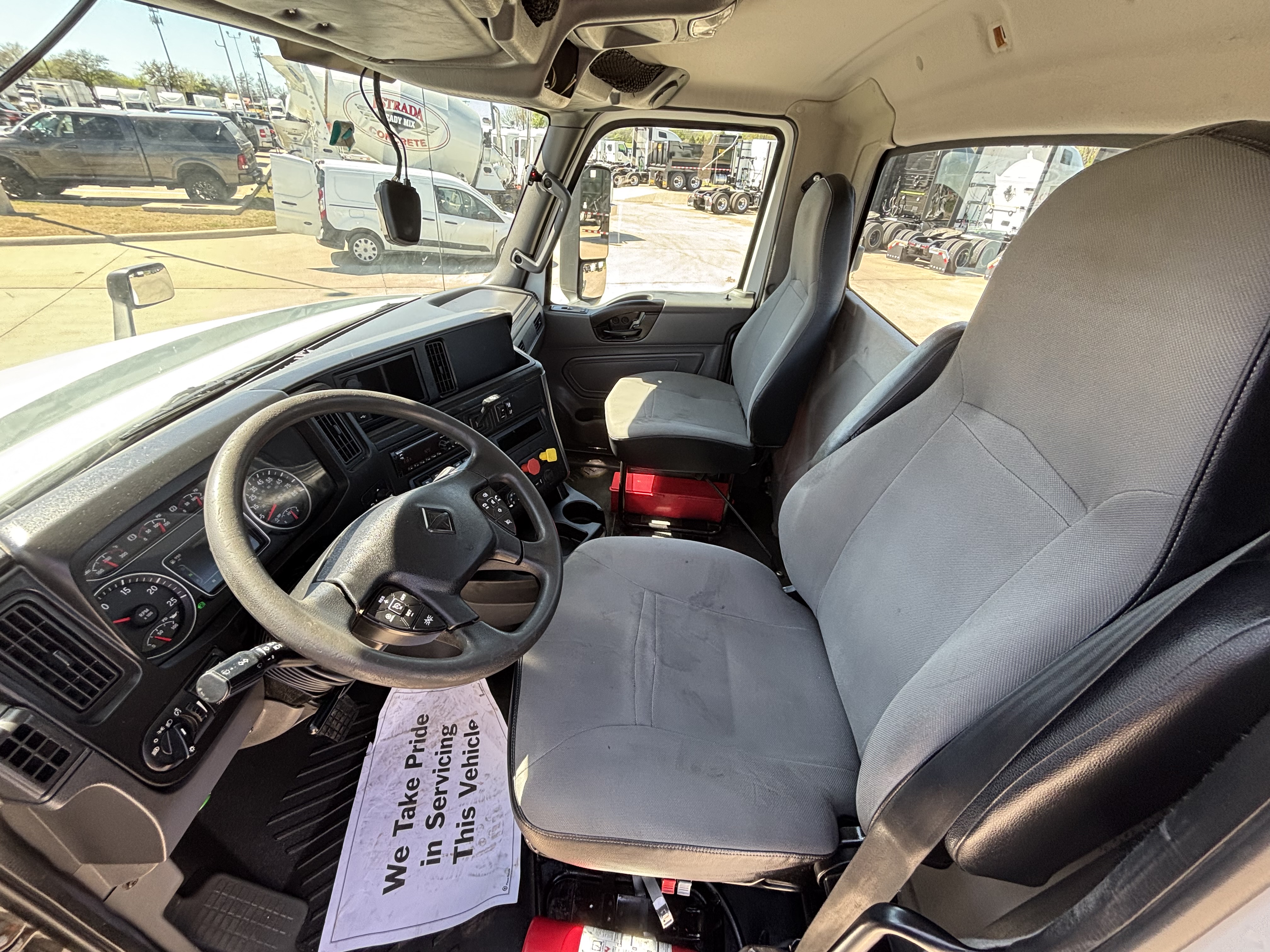 2019 International LT - image 21