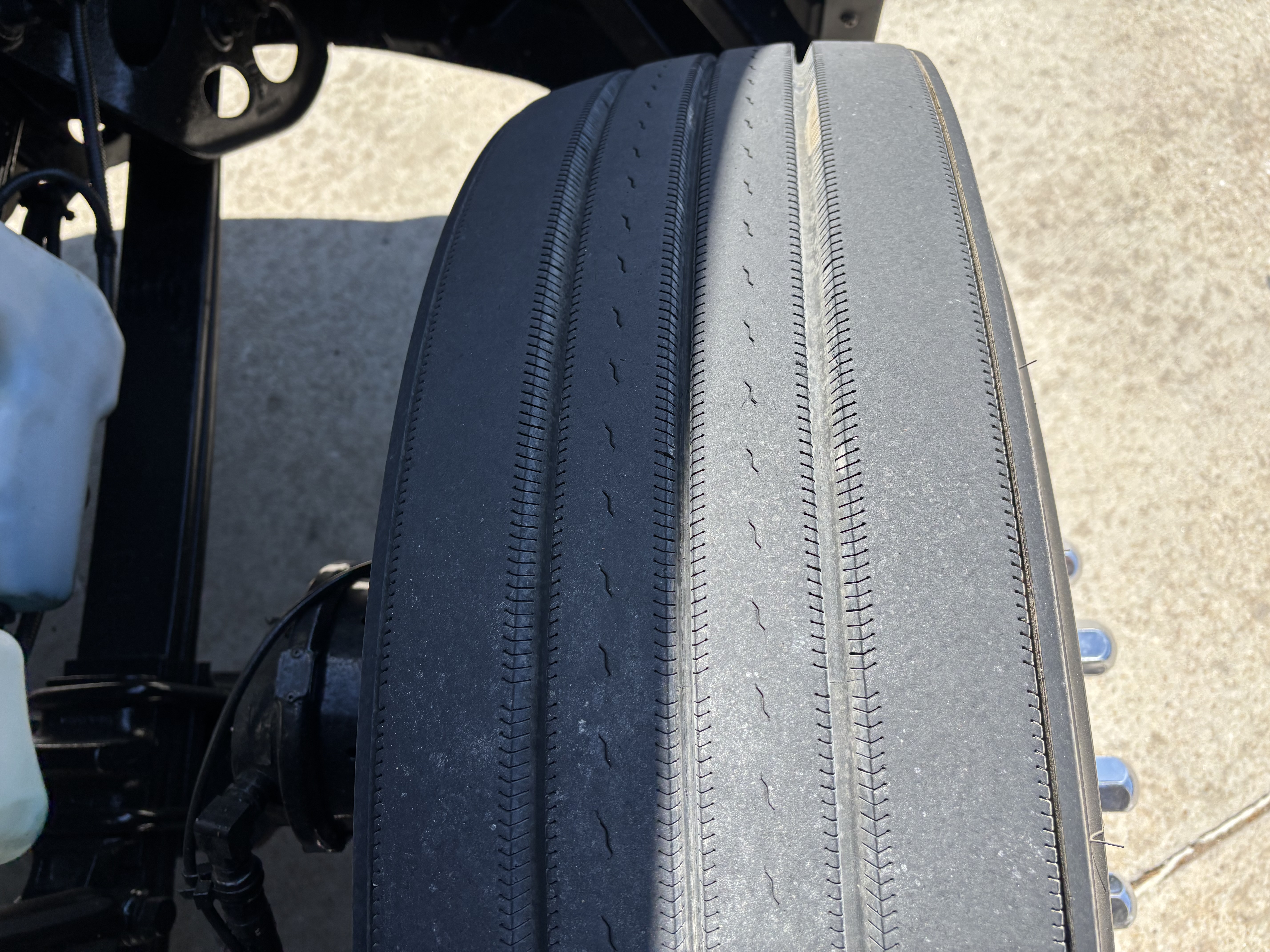 2019 International LT - image 11