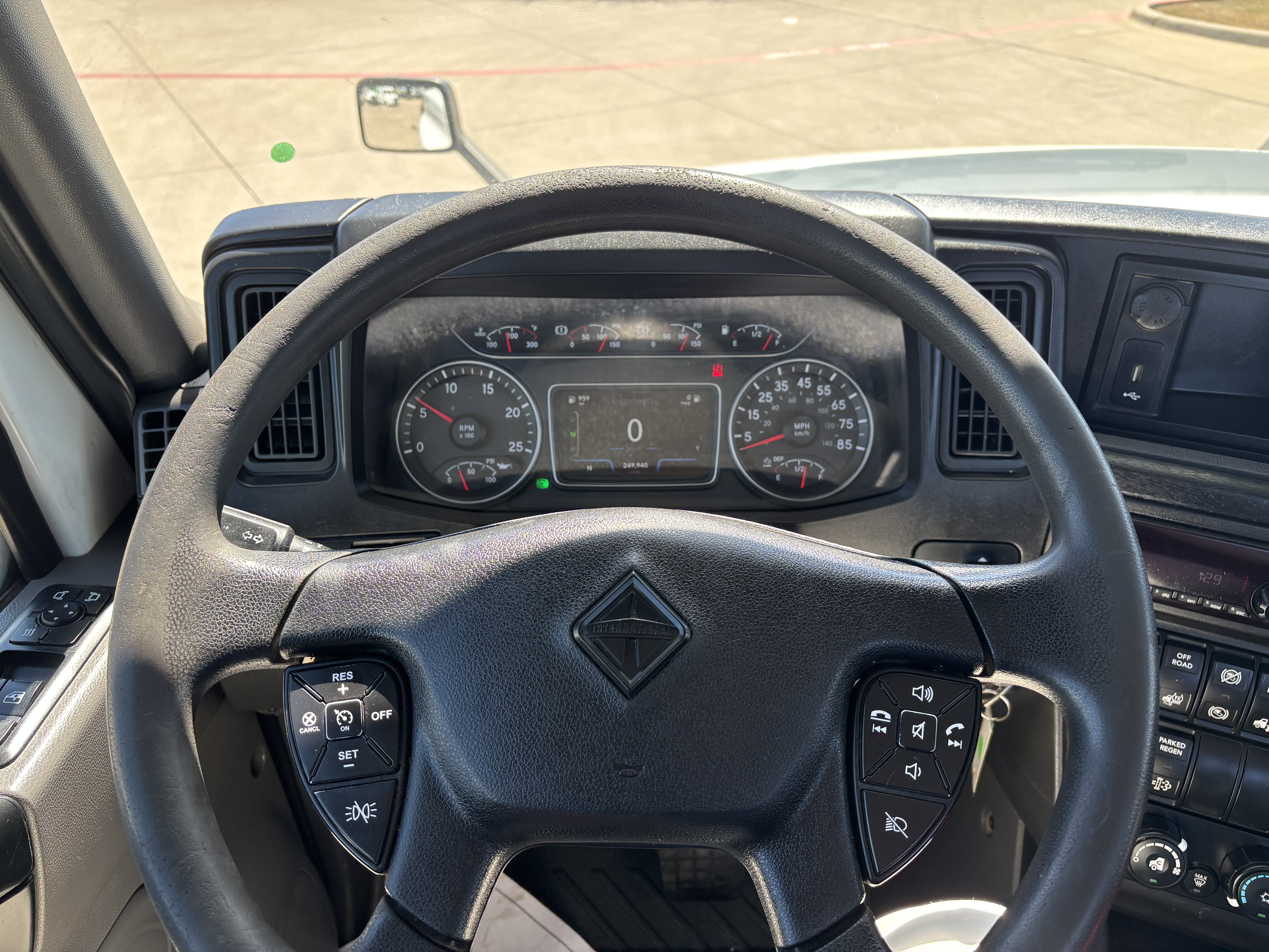 2019 International LT - image 24