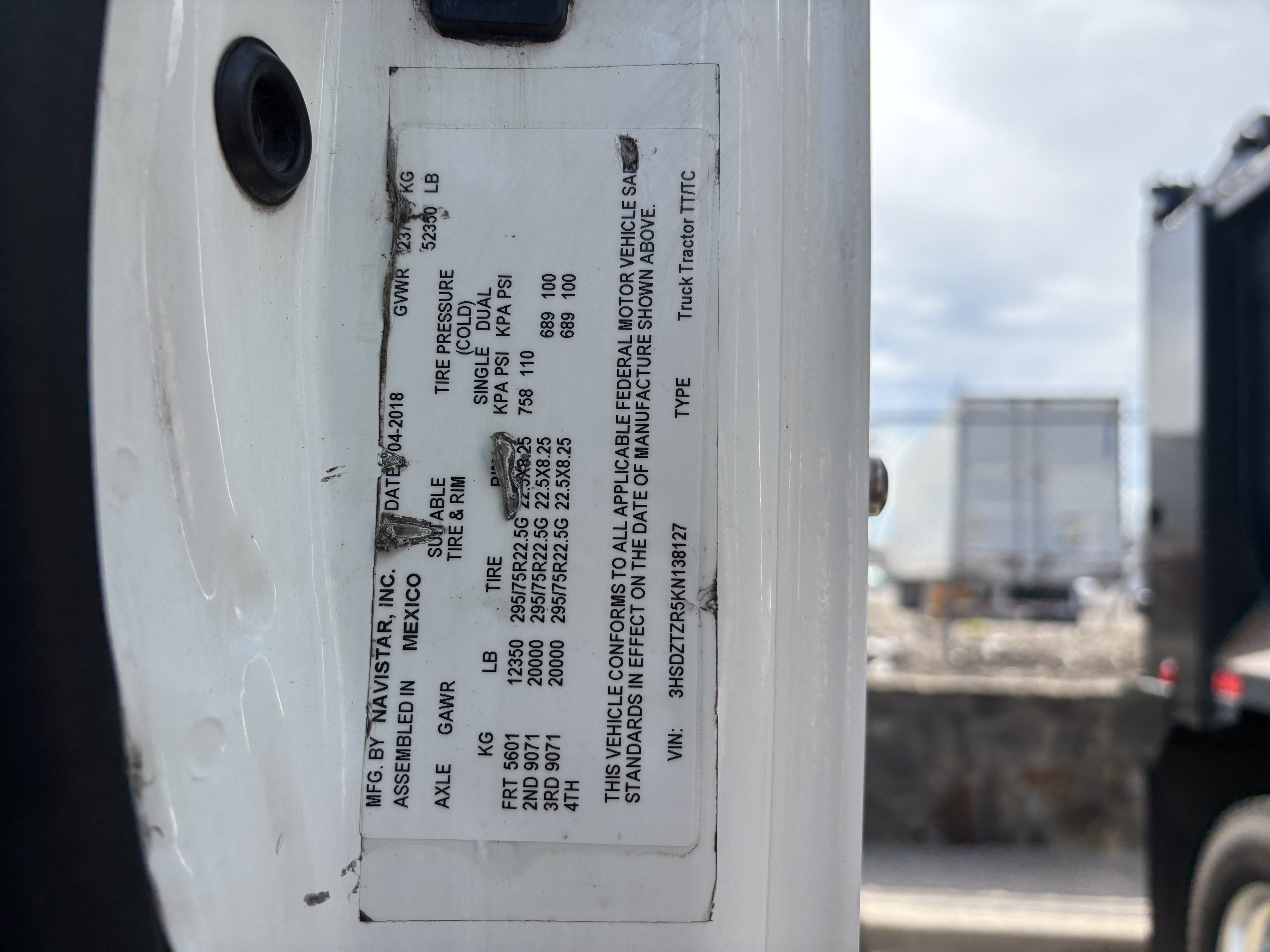 2019 International LT - image 24