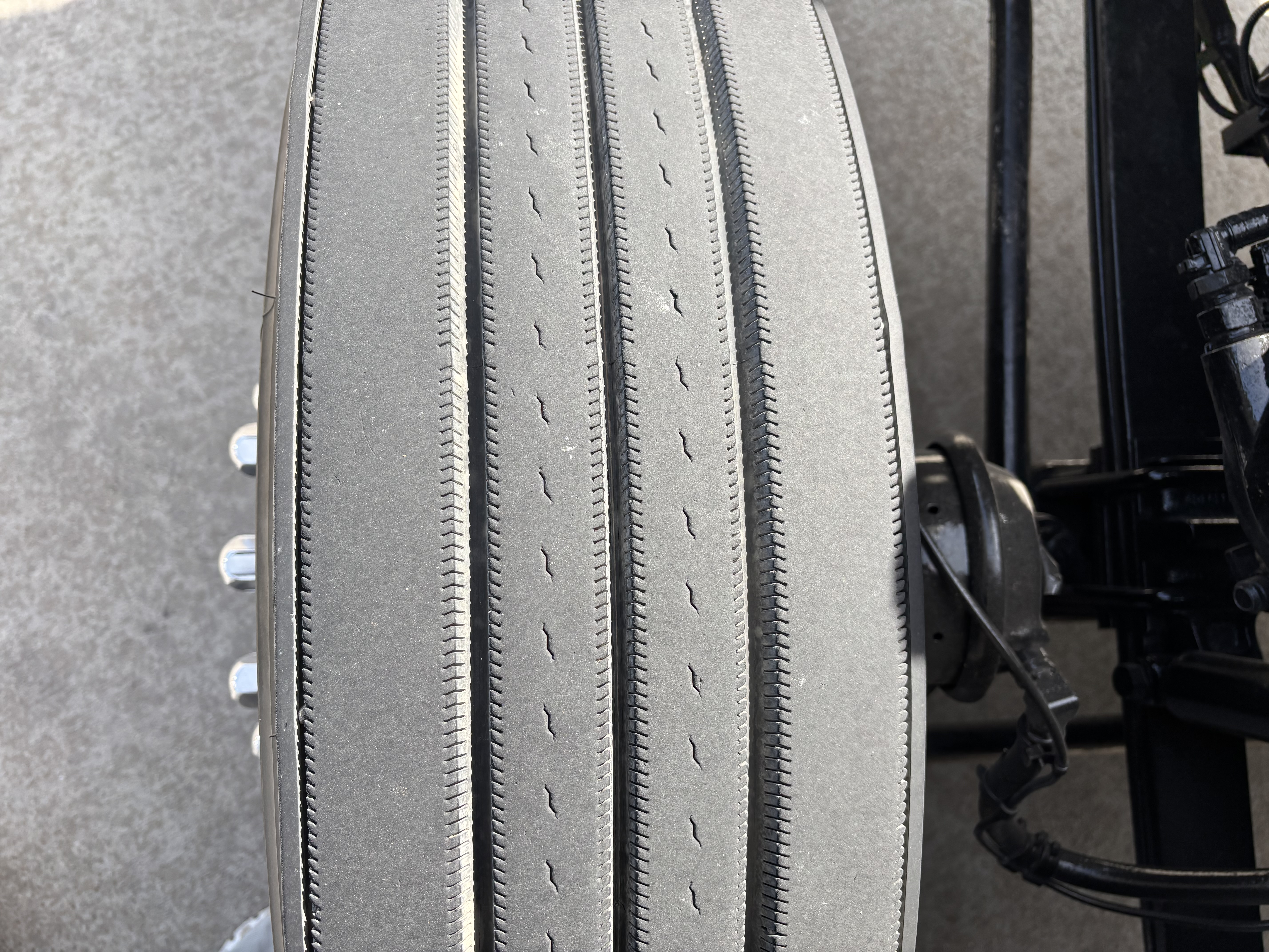 2019 International LT - image 17