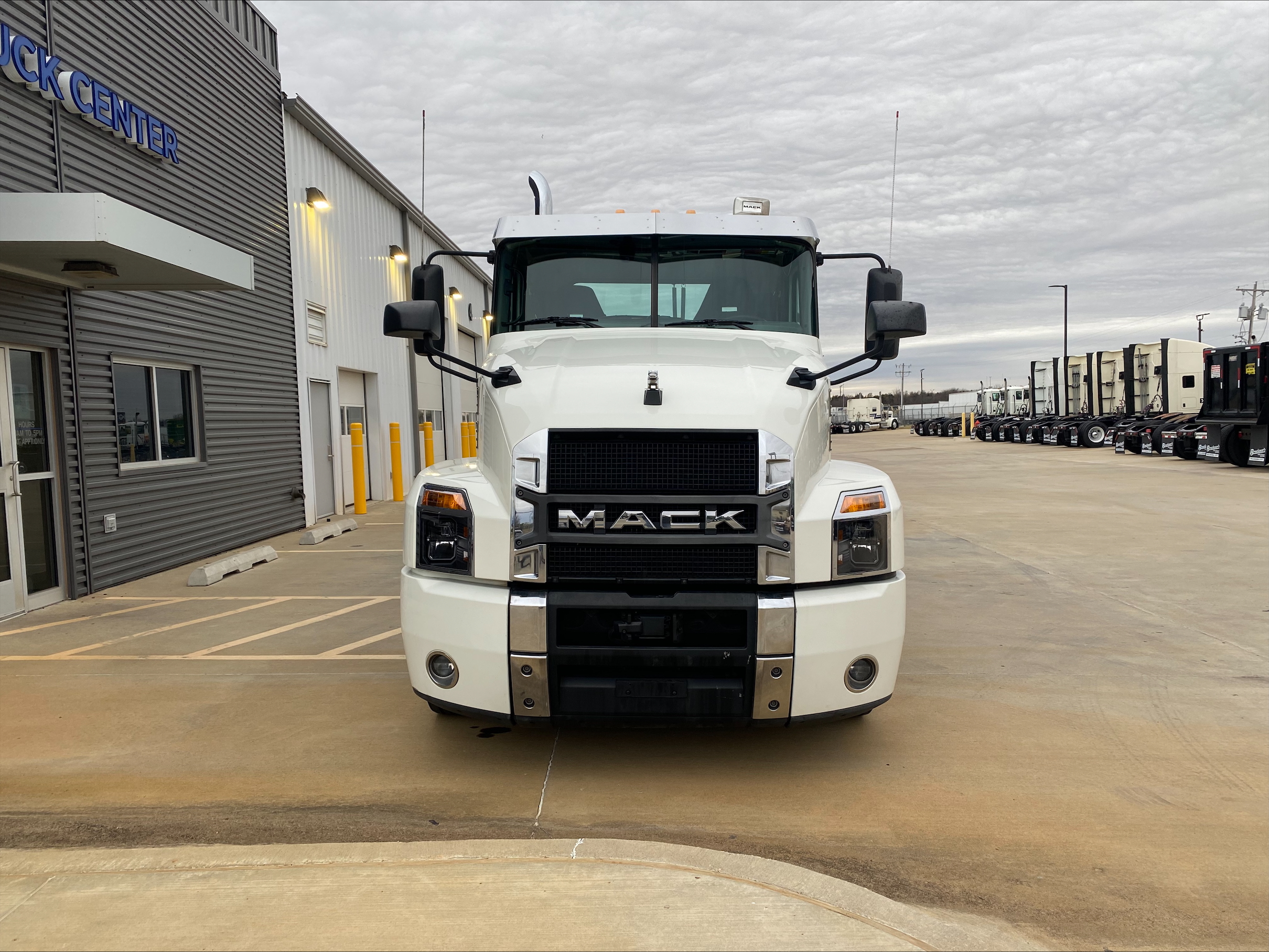 2021 Mack — photo 2