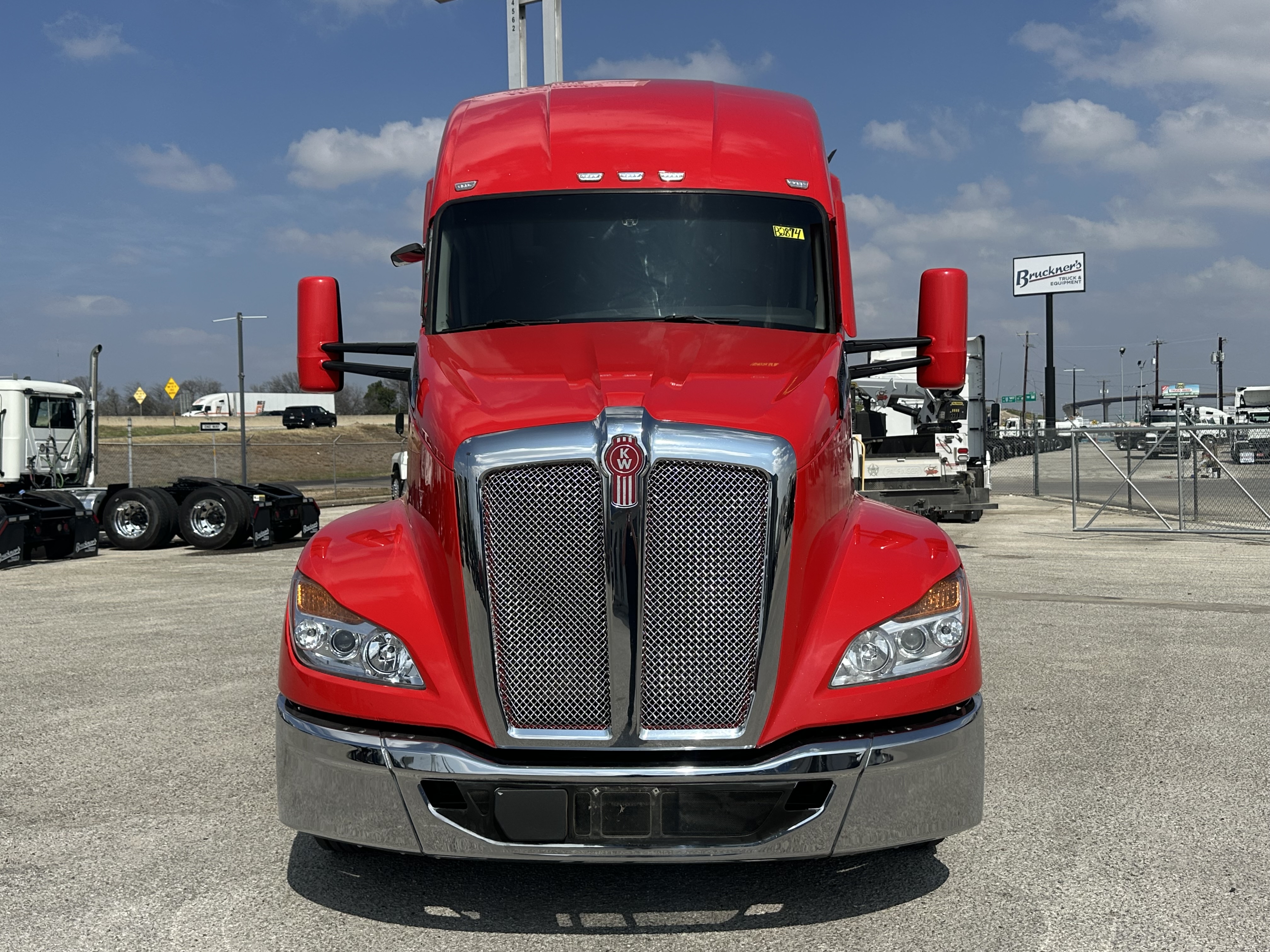 2023 Kenworth T680 - image 3