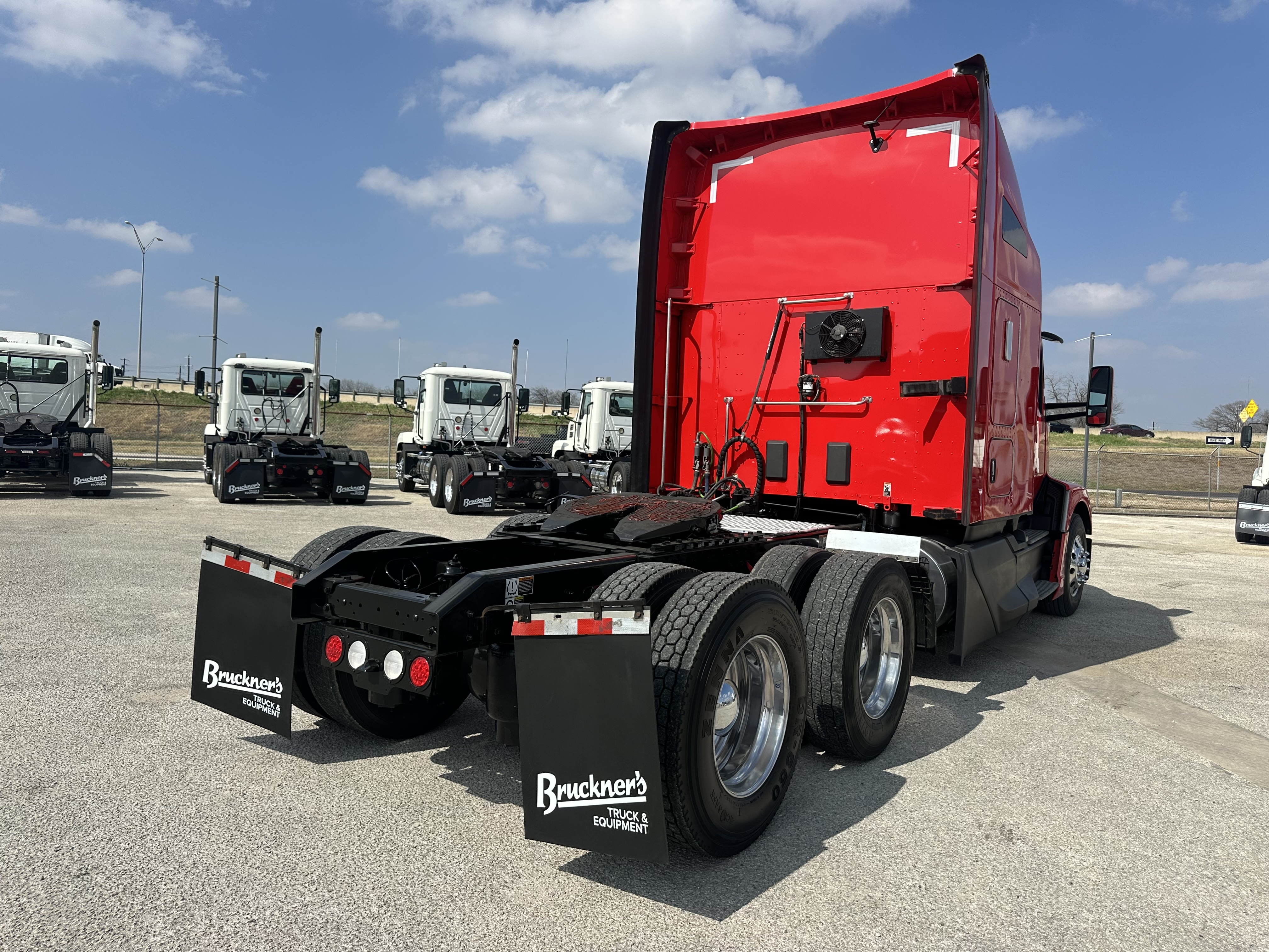 2023 Kenworth T680 - image 18