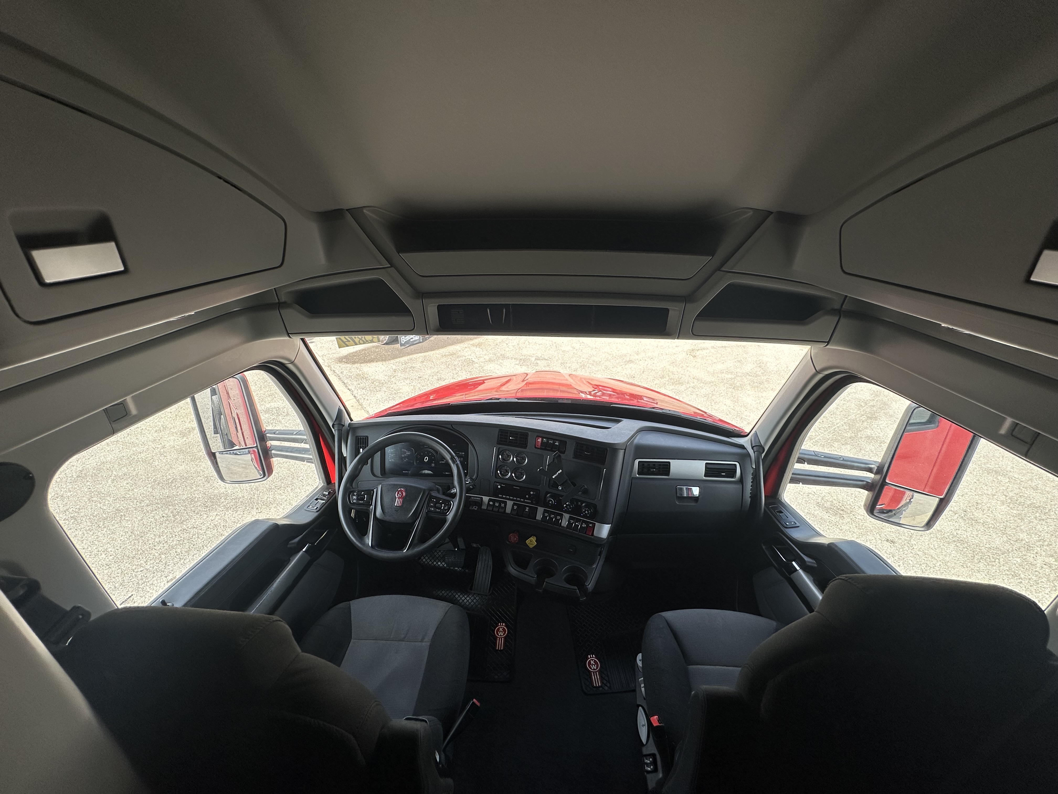 2023 Kenworth T680 - image 13