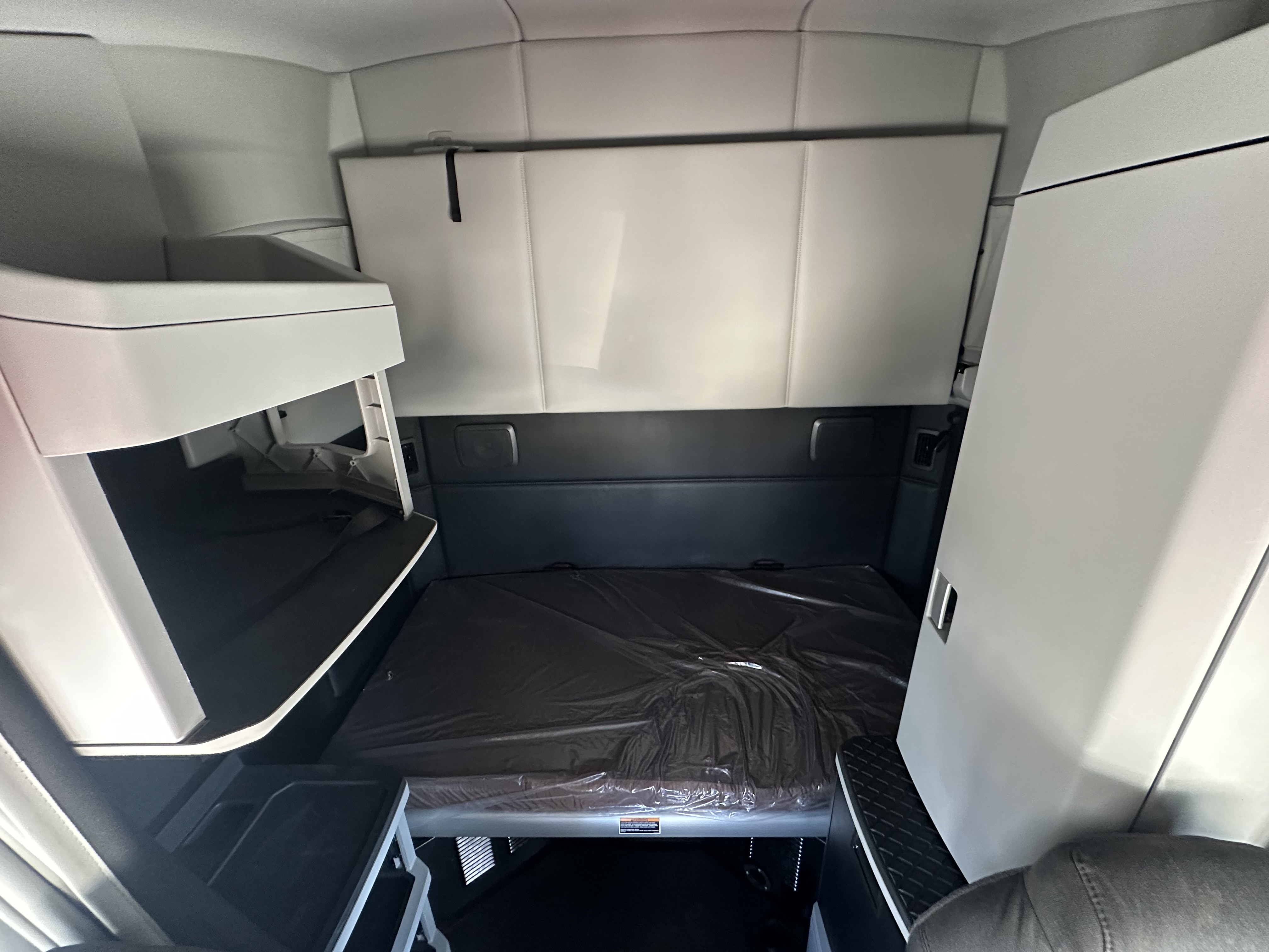 2023 Kenworth T680 - image 7