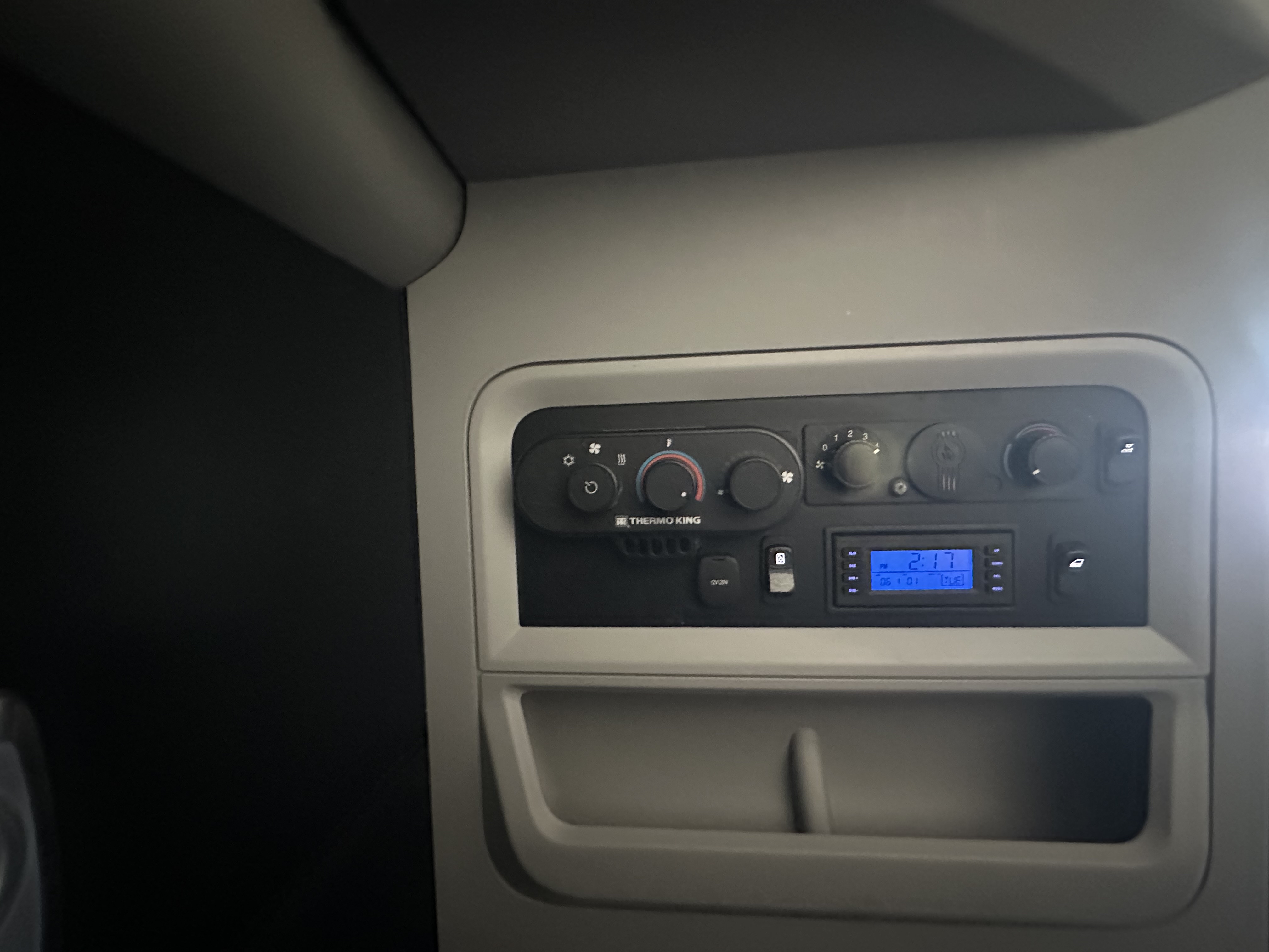 2023 Kenworth T680 - image 9