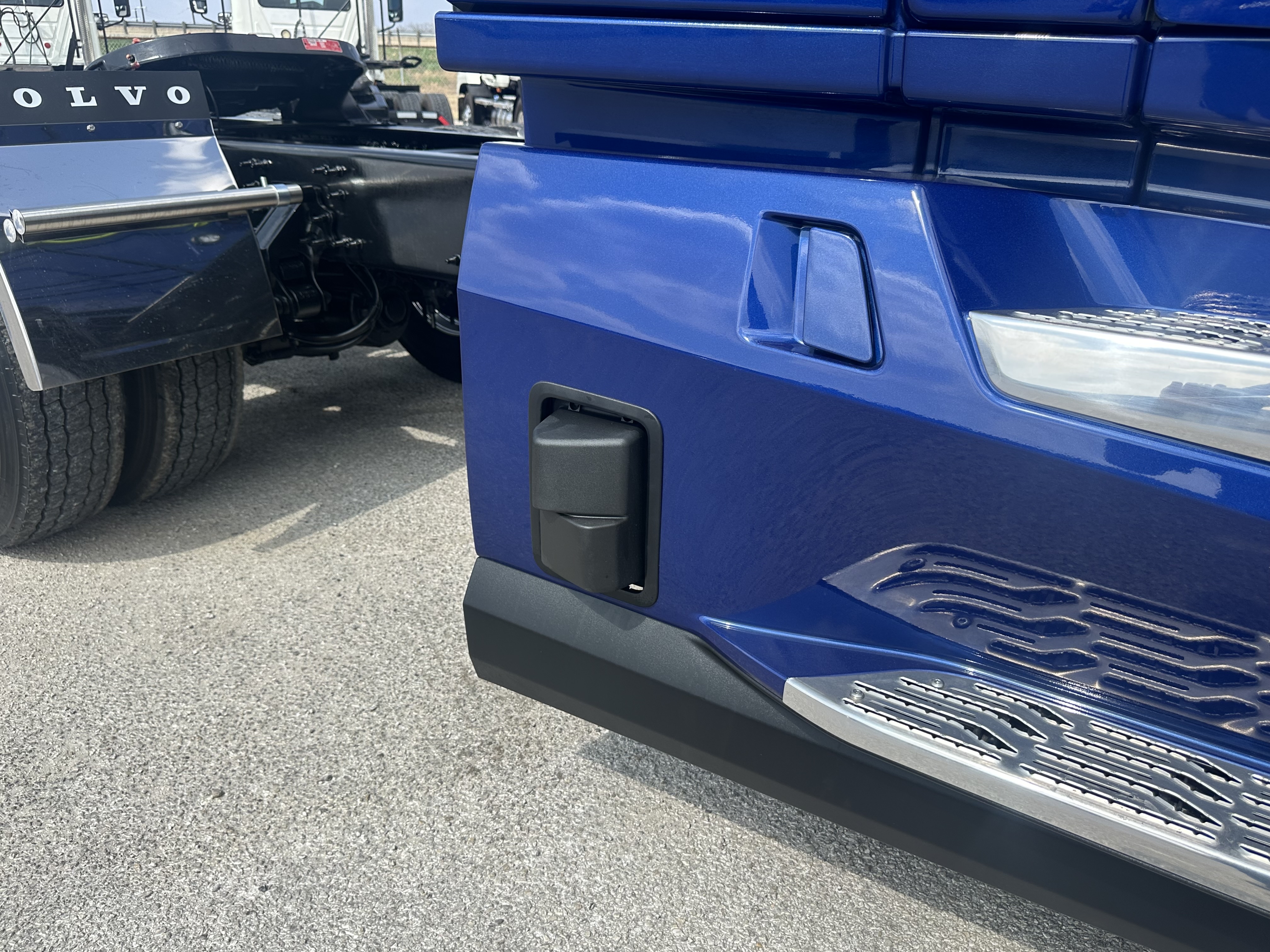 2027 Volvo - image 7