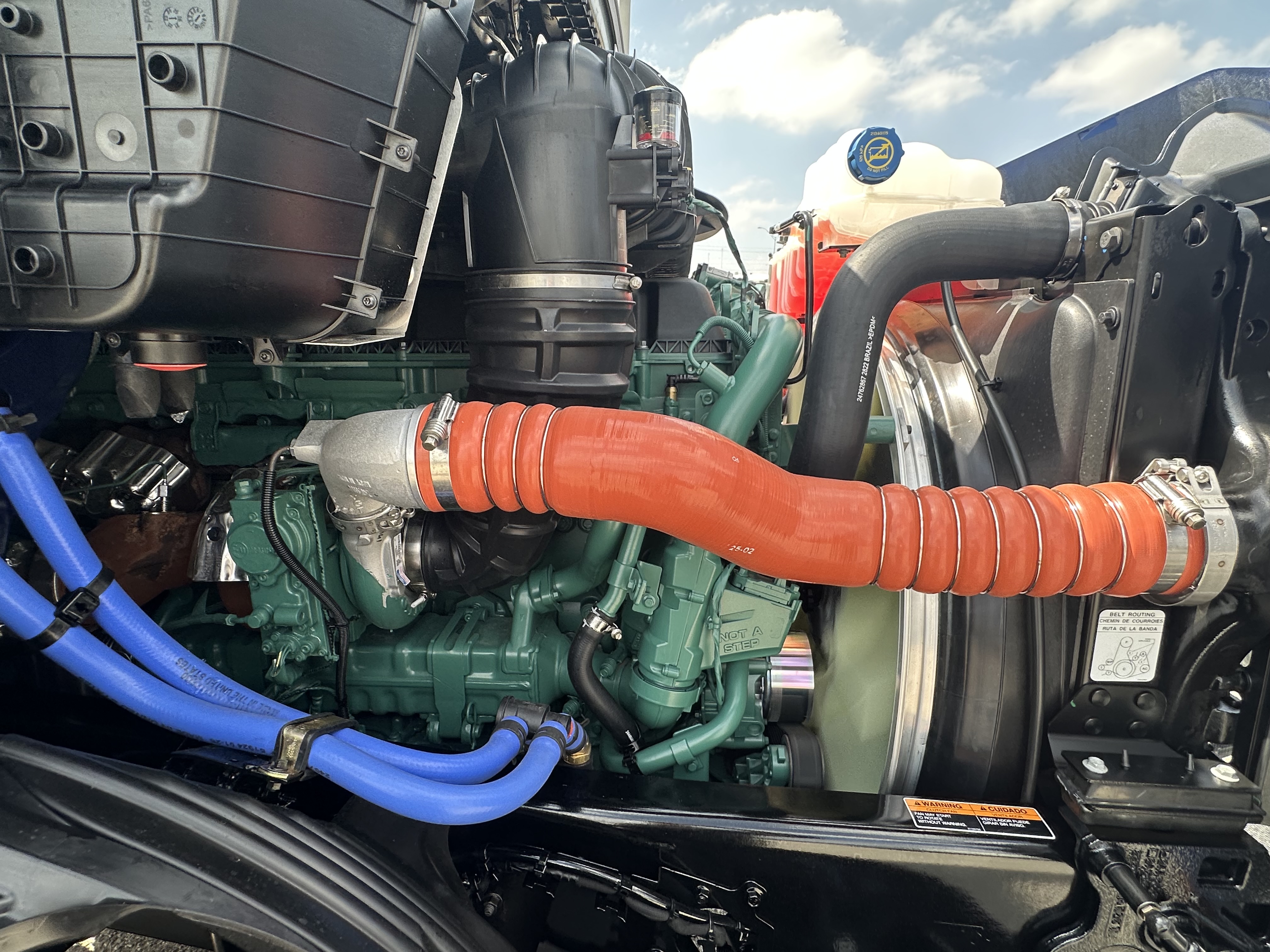 2027 Volvo - image 11