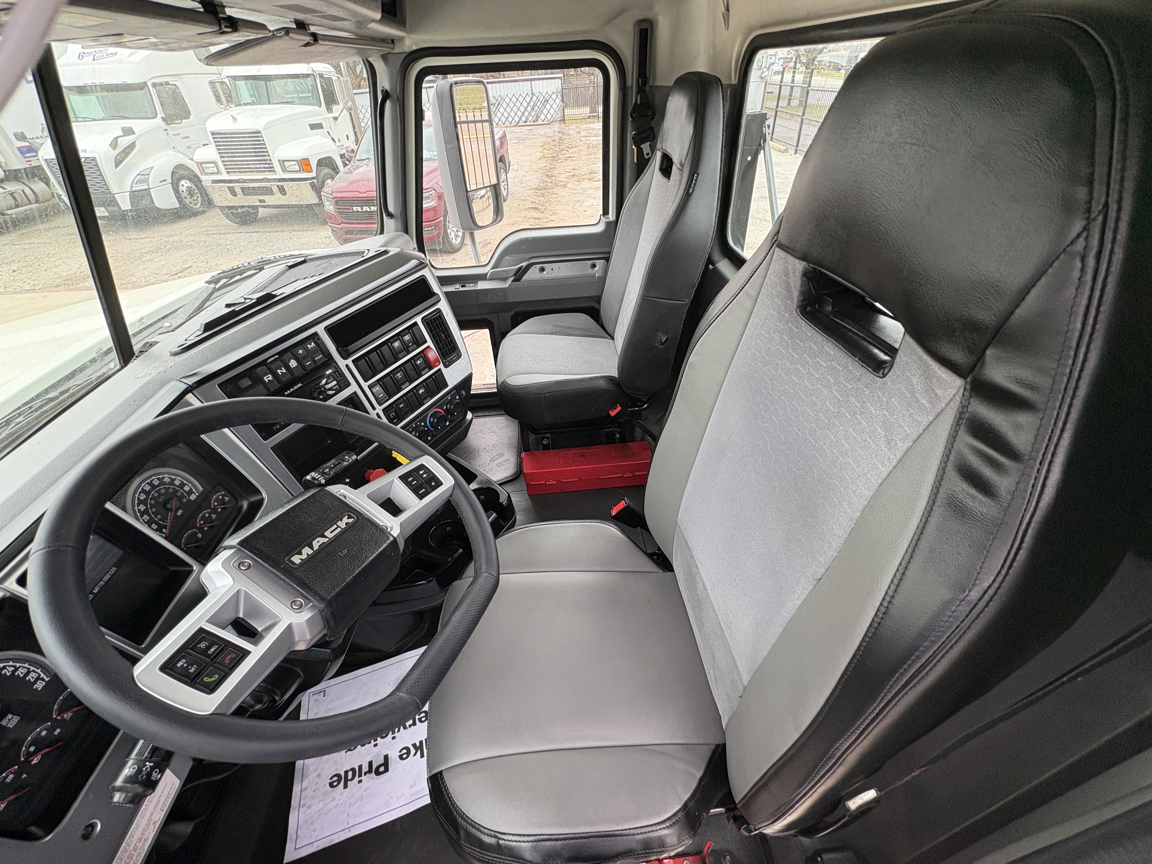 2019 Mack - image 17