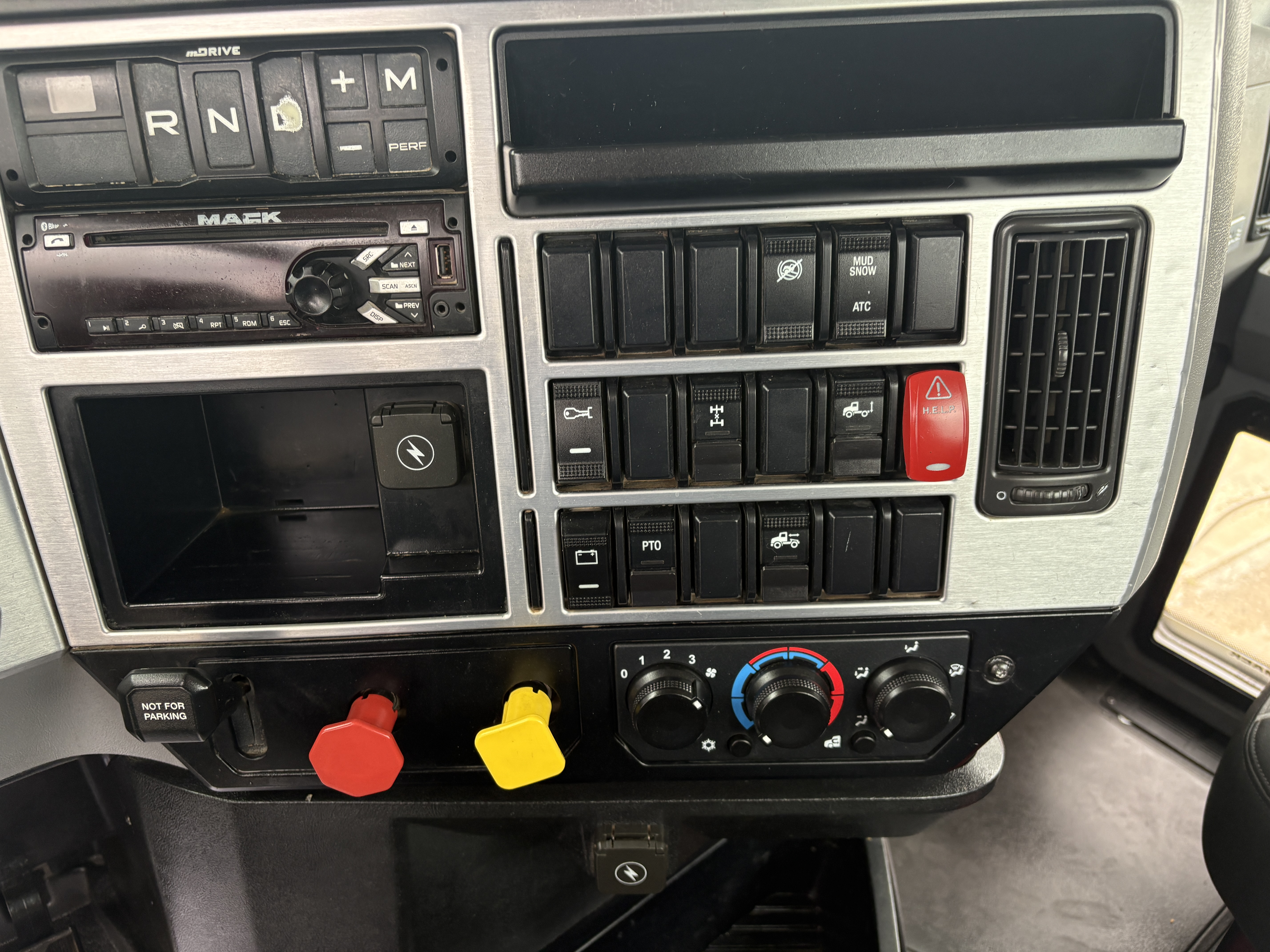 2019 Mack - image 23