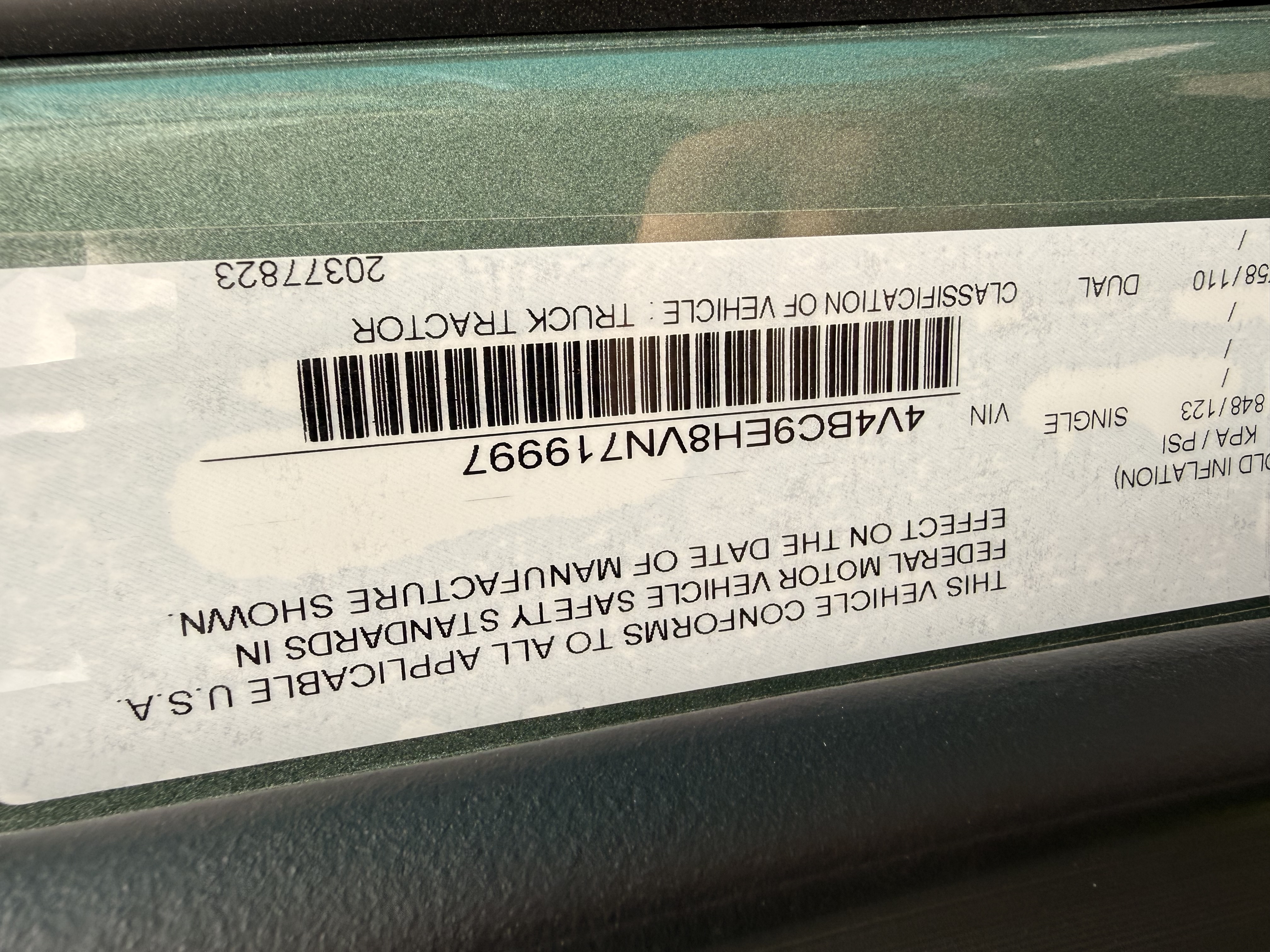 2027 Volvo - image 15