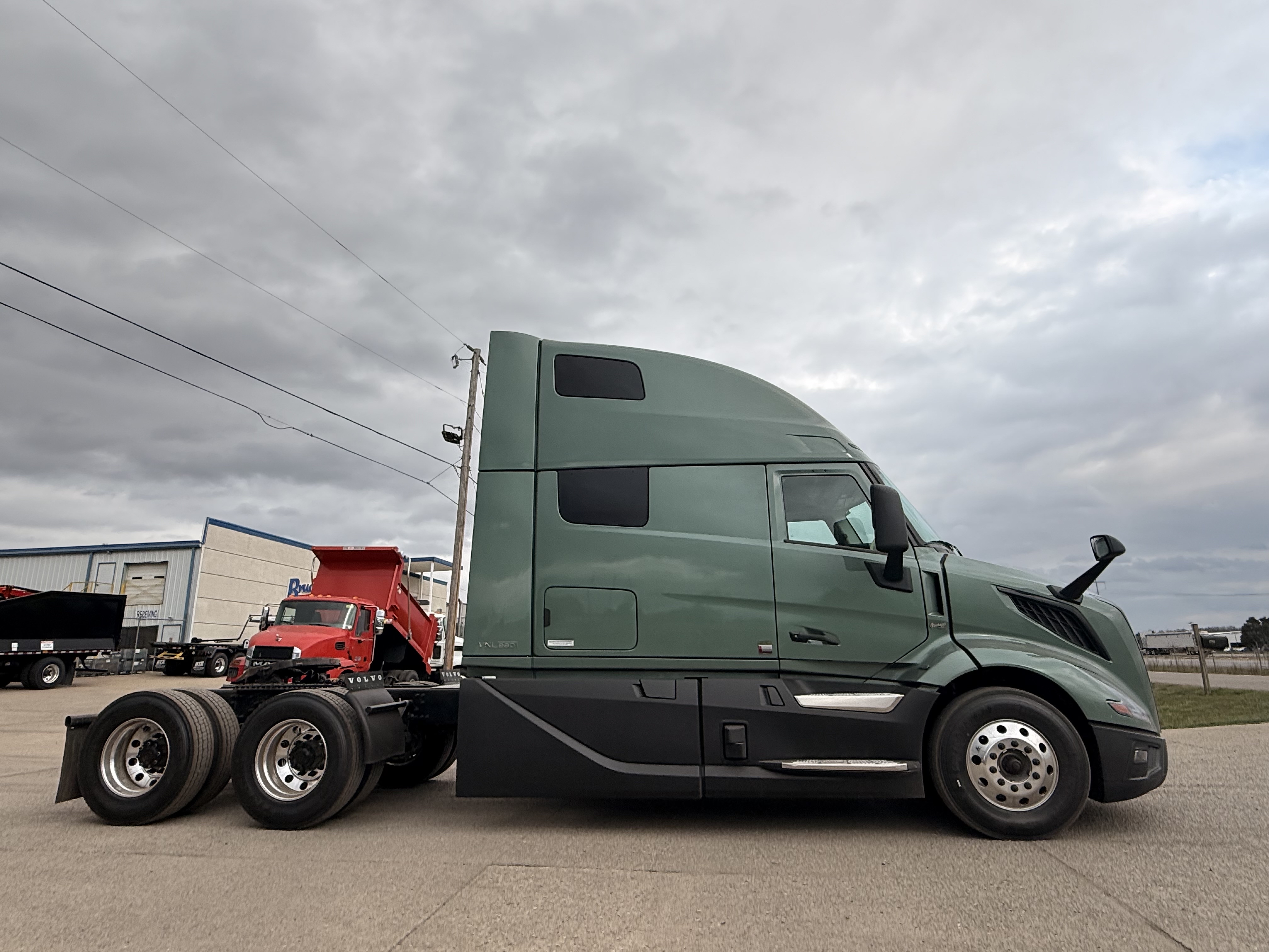 2027 Volvo - image 1