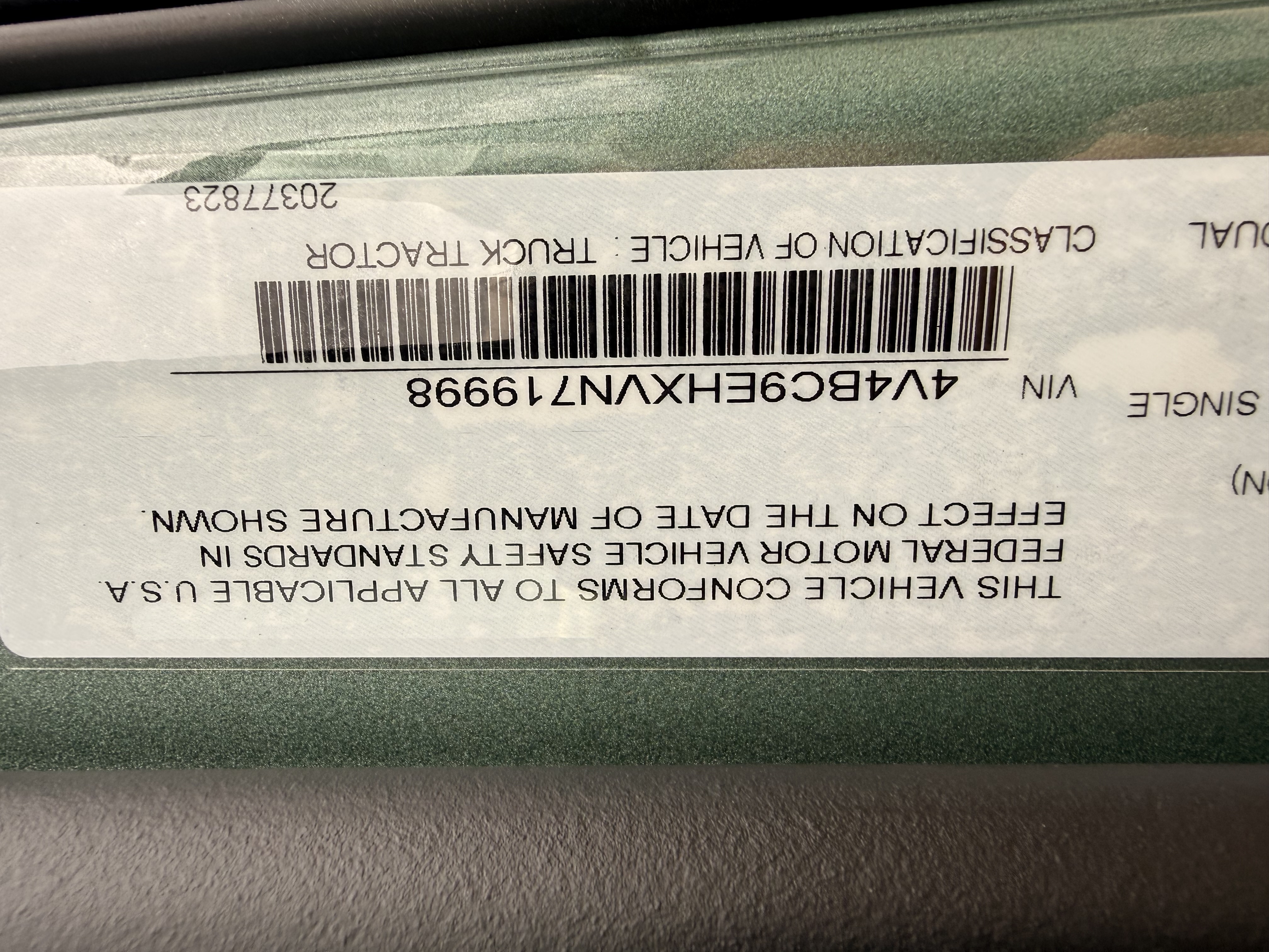 2027 Volvo - image 15