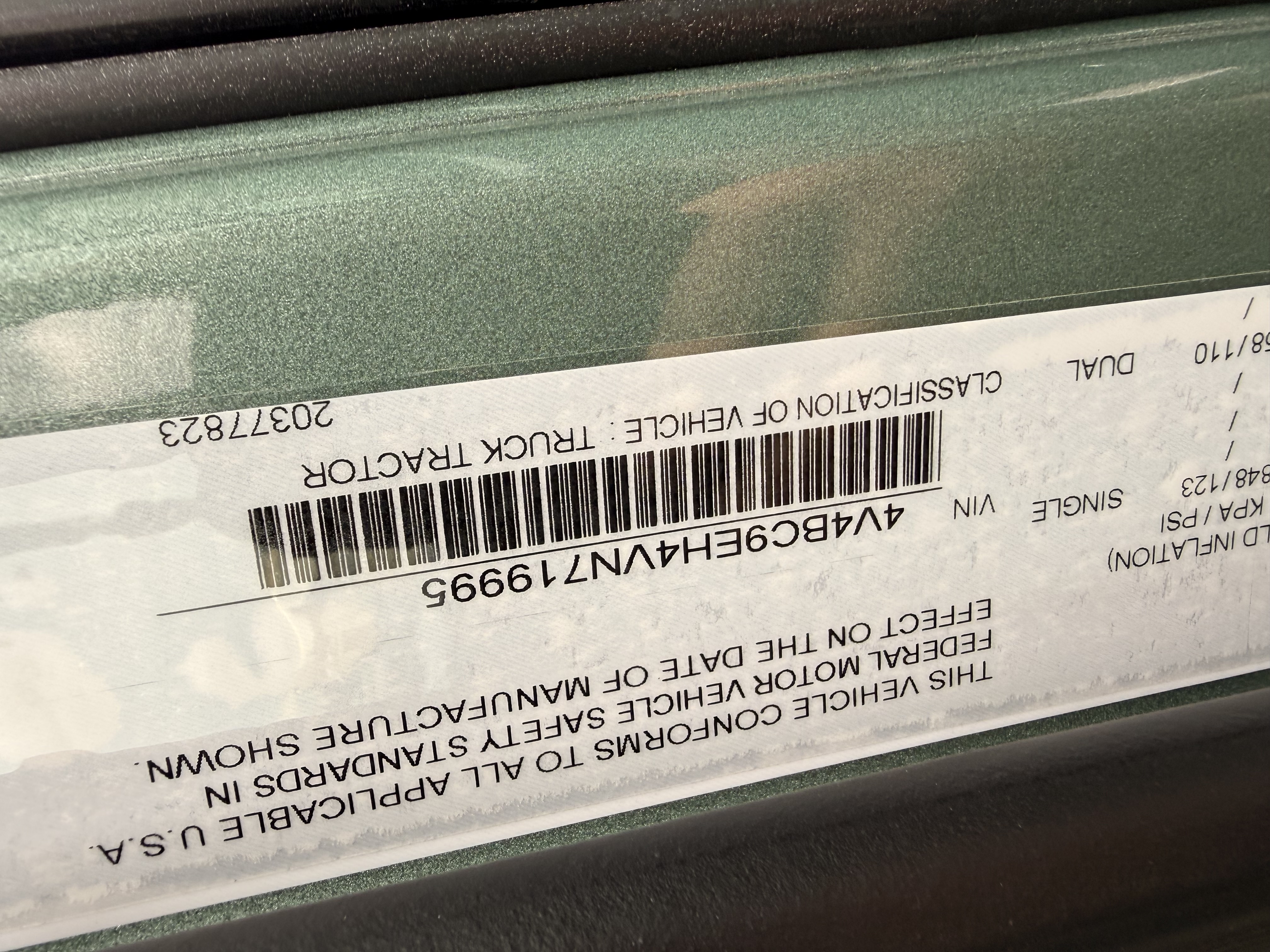 2027 Volvo - image 15