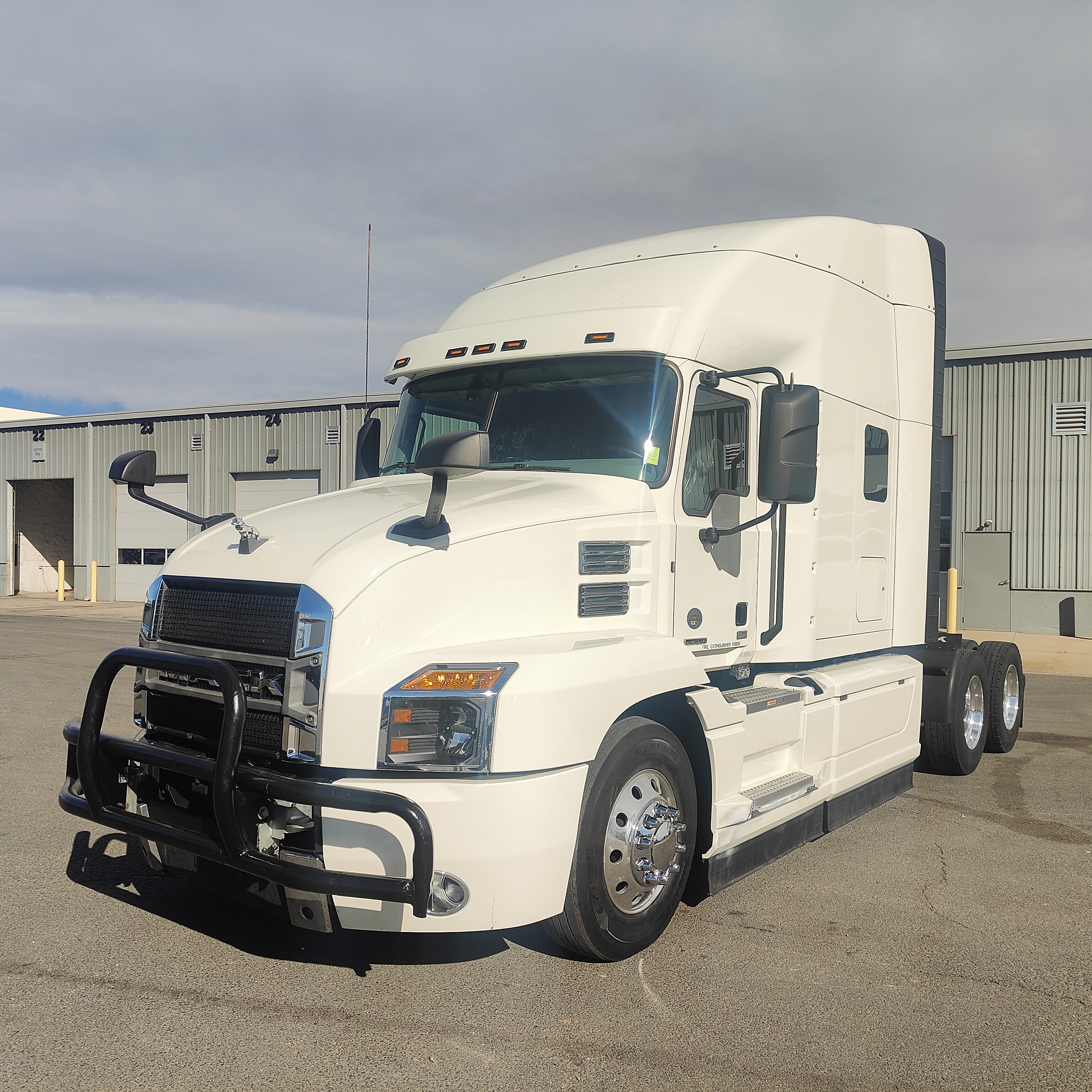 2023 Mack Anthem - image 1