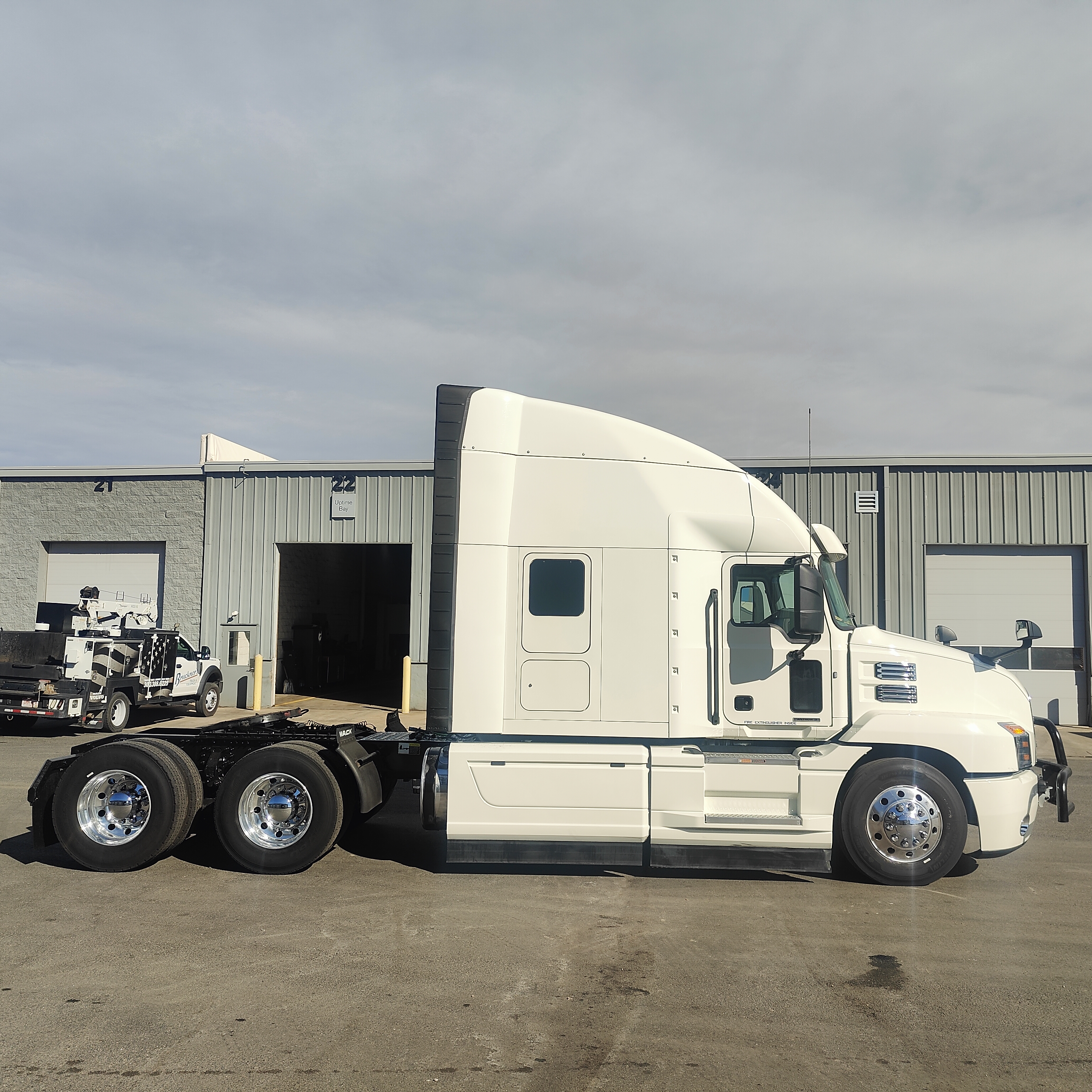 2023 Mack Anthem - image 6